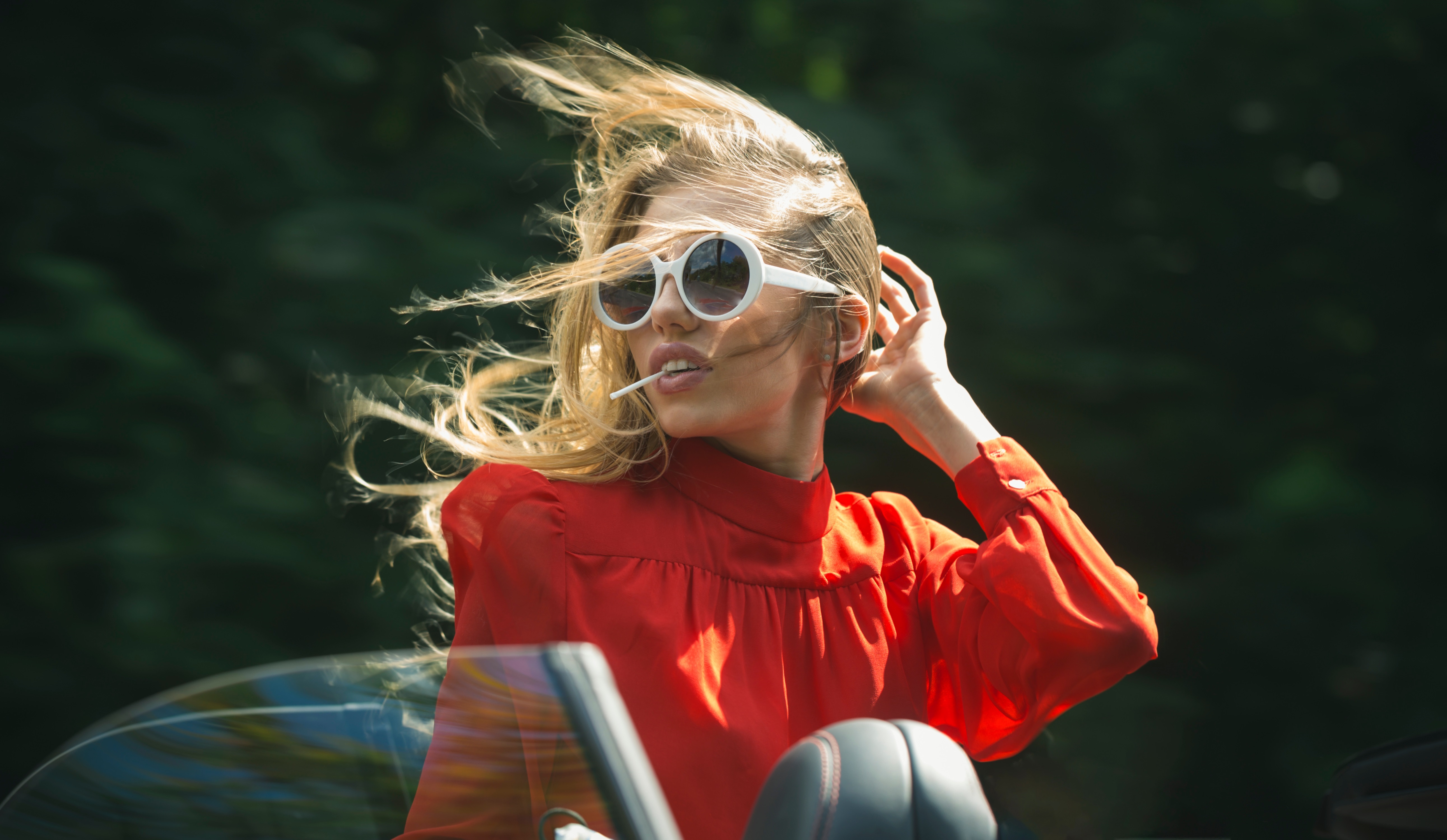 Glasses Vintage Red Women Makeup Summer Fashion Car Sunglasses Blond Hair Wind Dress Face Looking At 5166x3002