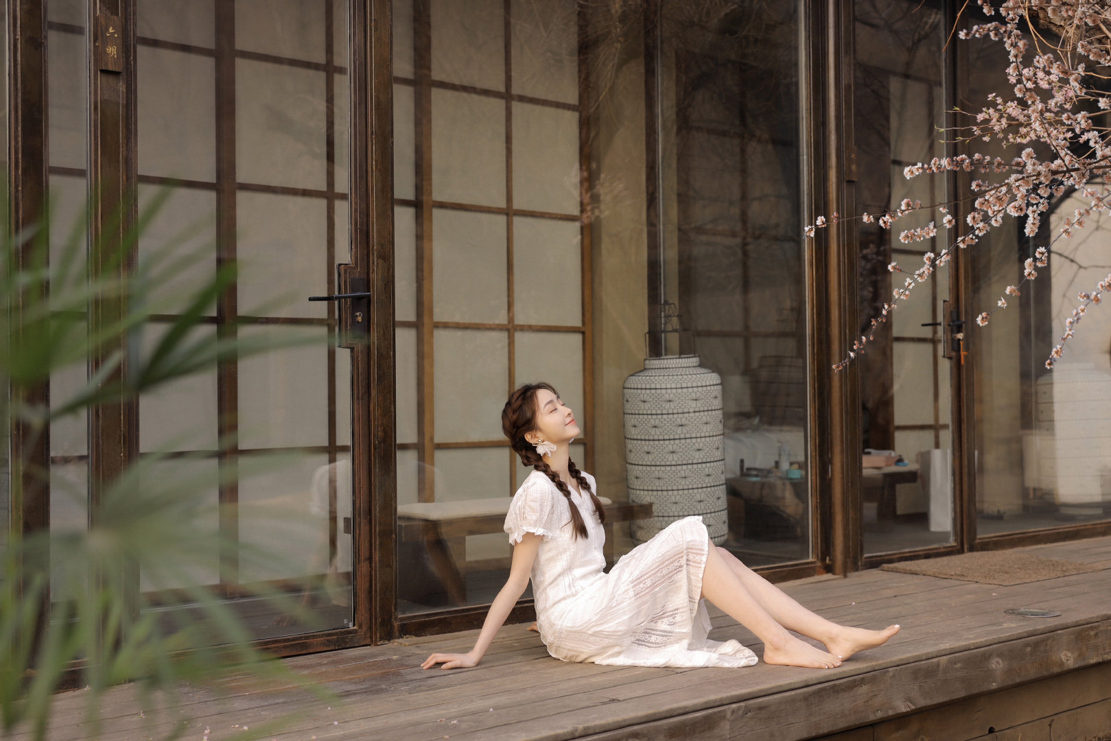 White Dress Duebass Chinese Model Outdoors Women 1619x1080