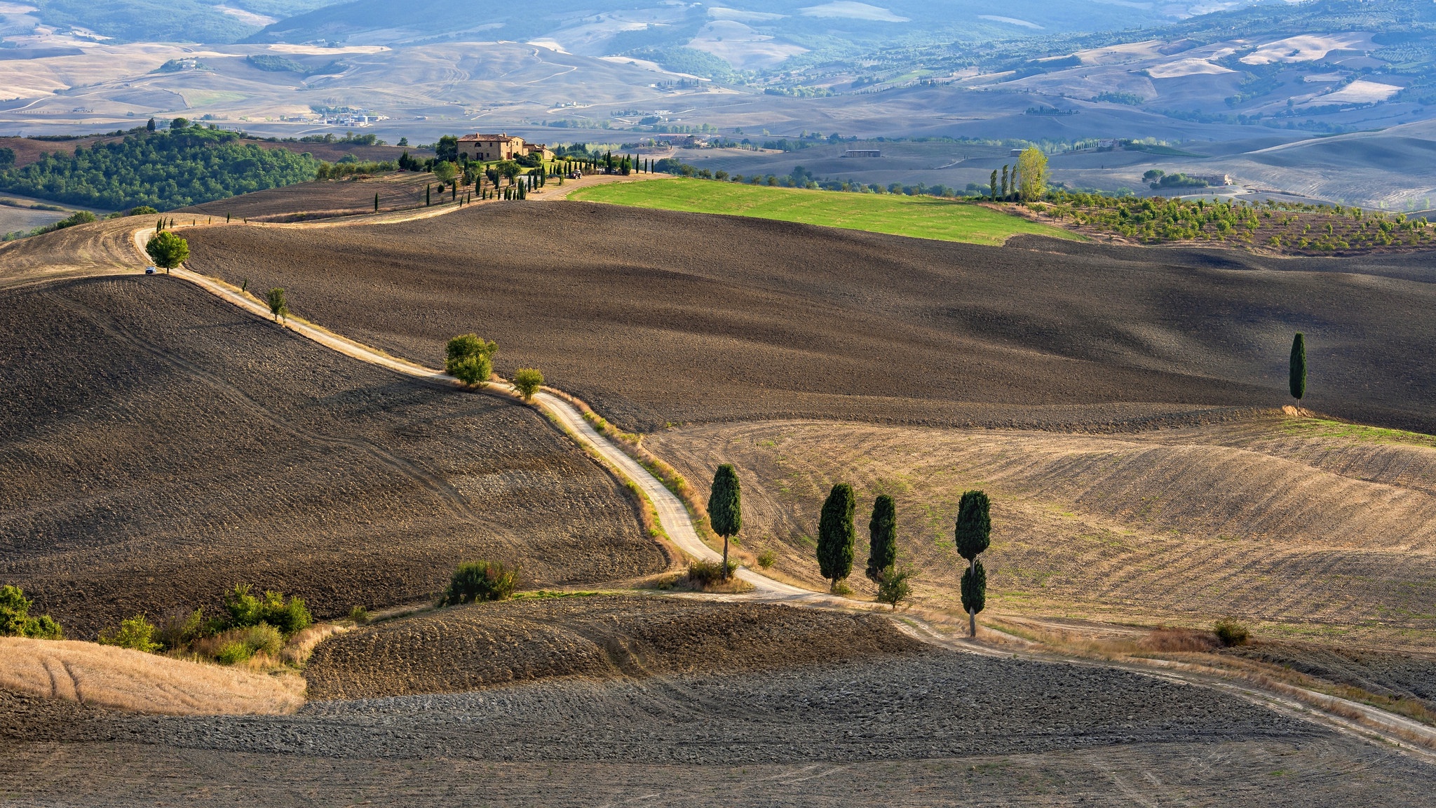Dirt Road Field Italy Landscape 2048x1152
