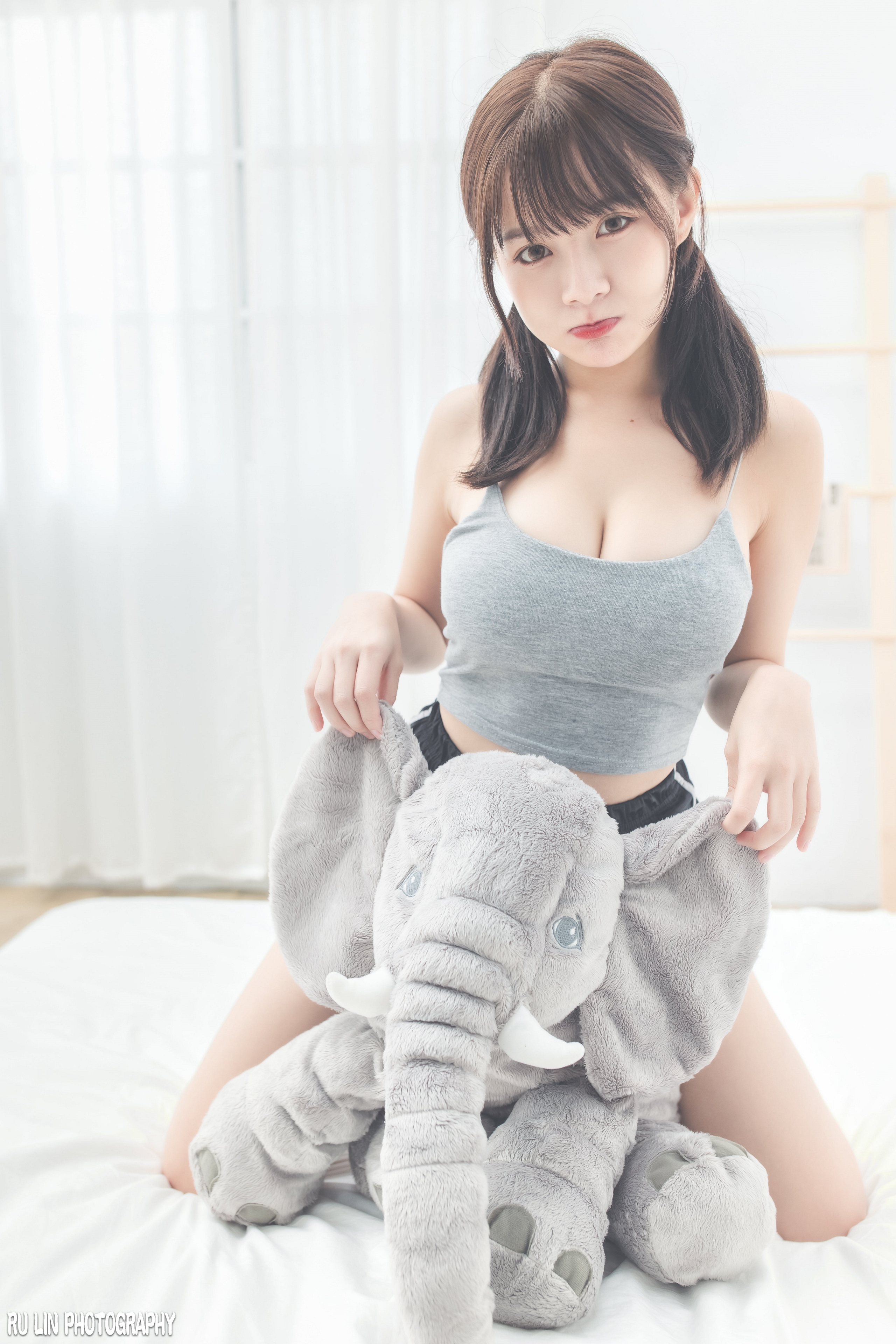 Winnie Qian Women Model Brunette Twintails Grey Tops Teddy Bears Ru Lin Indoors Women Indoors 2560x3840