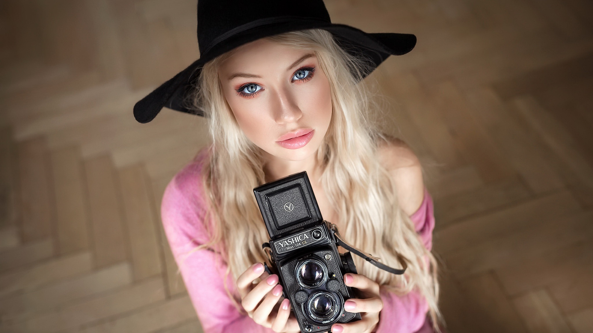 Camera Blonde Hat Vintage Camera 2048x1152