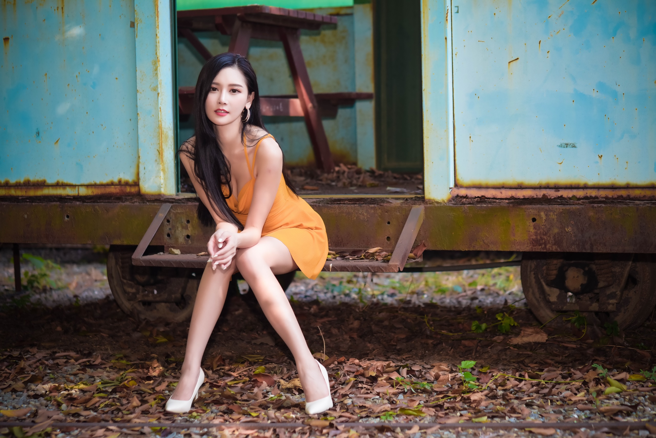 Model Asian Women Sitting Knees Together Metal Rust Dress Looking At Viewer Women Outdoors Outdoors  2560x1709