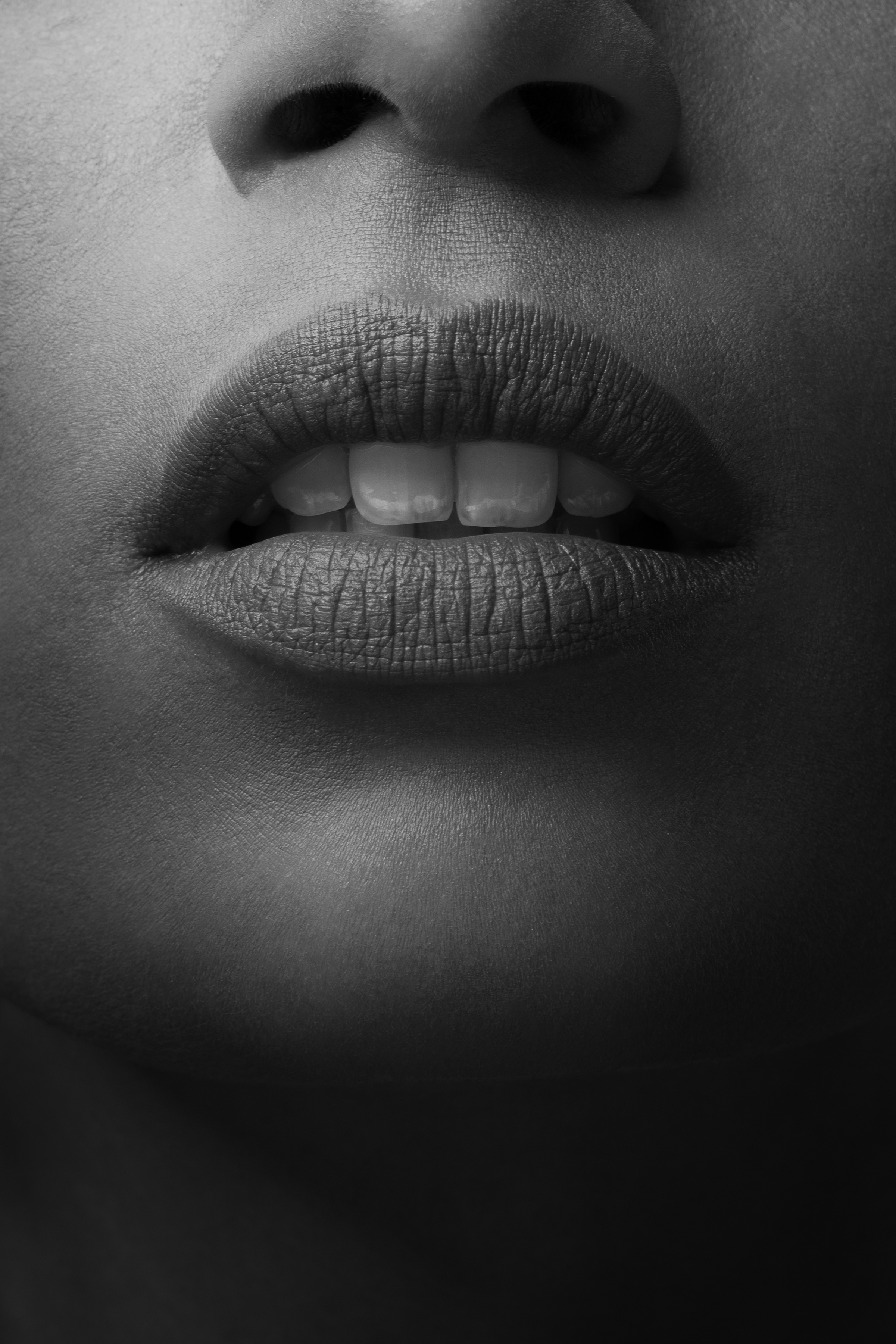 Przemys Aw Zio Ek Nikita Vincent Lewis Closeup Teeth Lips Open Mouth Mouth Monochrome Women 2401x3601