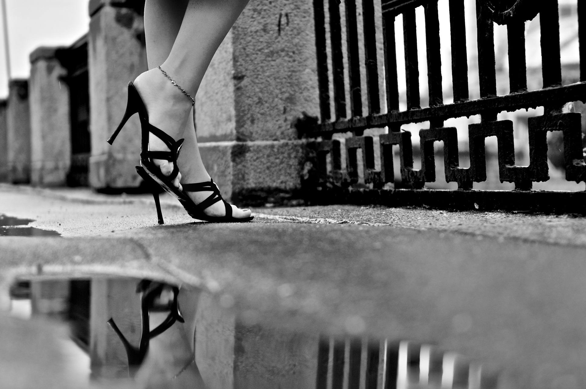Alex Siracusano Model Women High Heels Feet Ankle Bracelets Anklet Monochrome Photography 1920x1275
