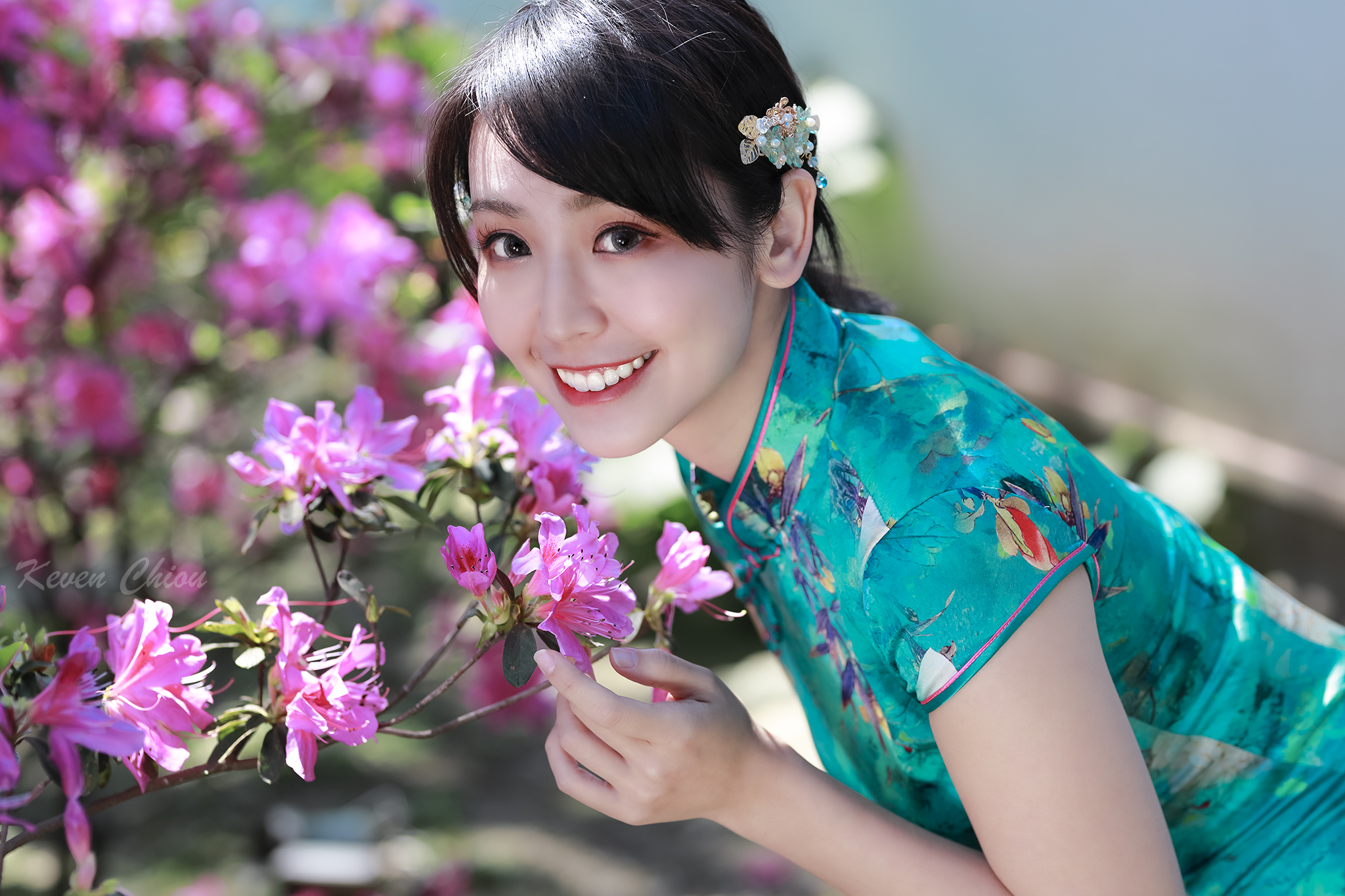 Ccplay1211 Women Model Cheongsam Outdoors Women Outdoors Asian Brunette Flowers Portrait Smiling Pal 2048x1365