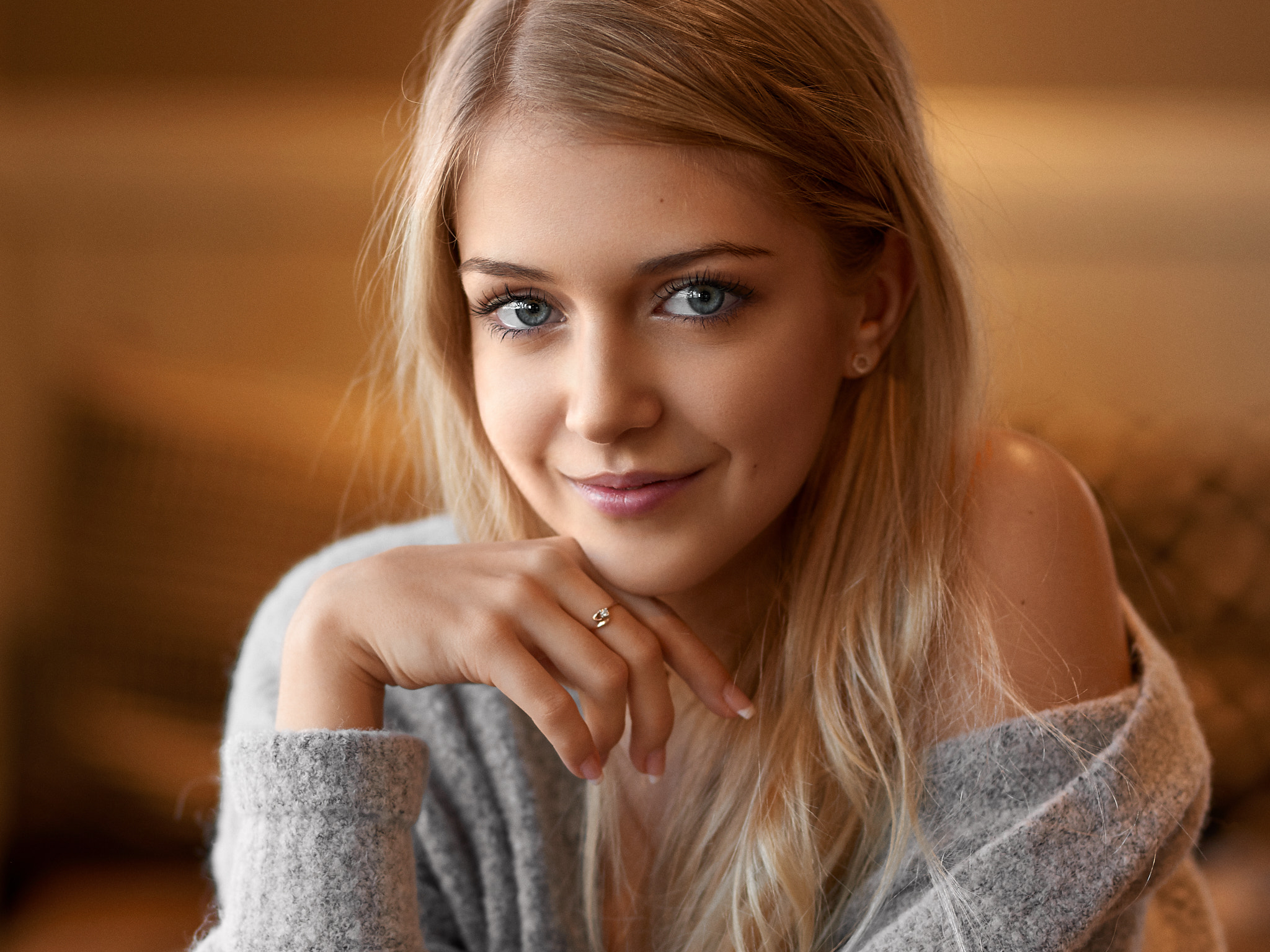 Woman Blonde Blue Eyes Face Close Up Smile 2048x1536