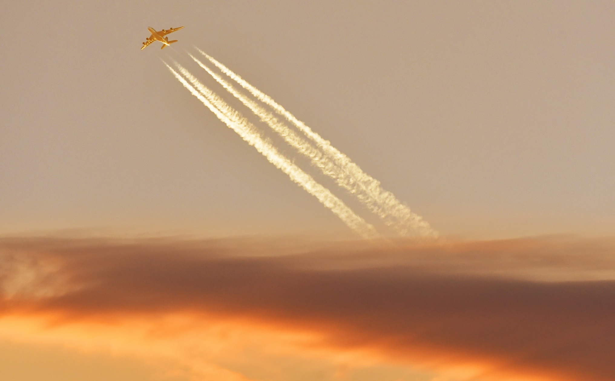 Passenger Plane Sky Cloud 2032x1259