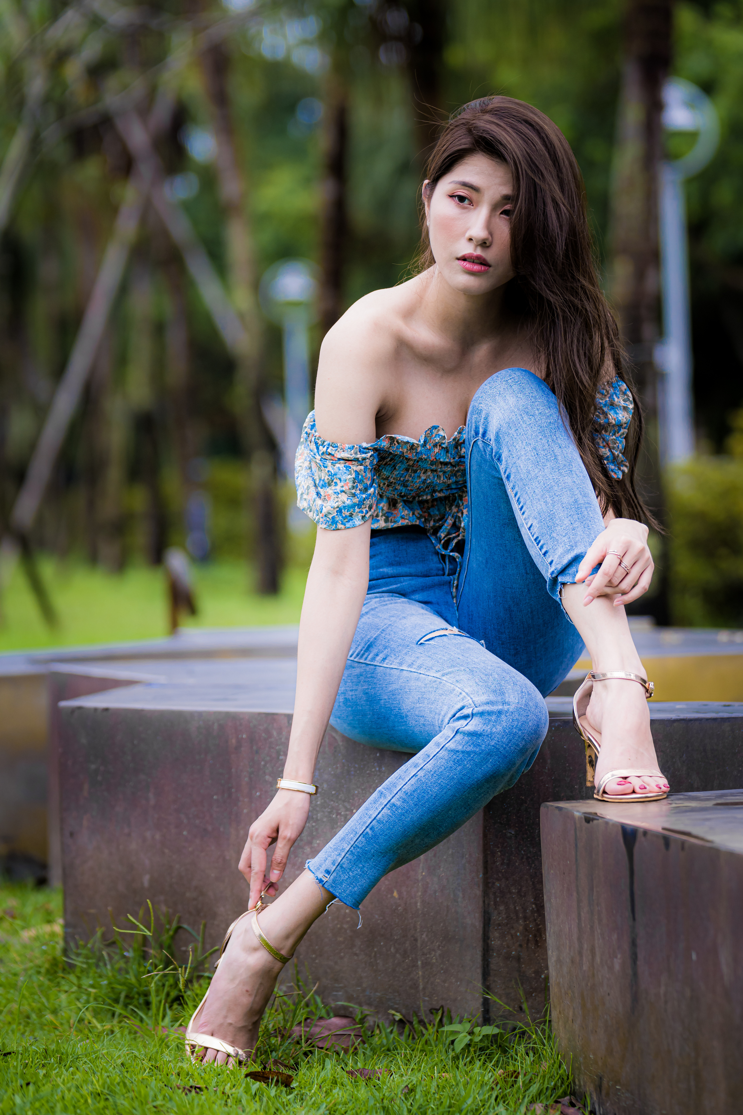 Asian Model Women Women Outdoors Long Hair Dark Hair Sitting Jeans Depth Of Field Barefoot Sandal He 2560x3840