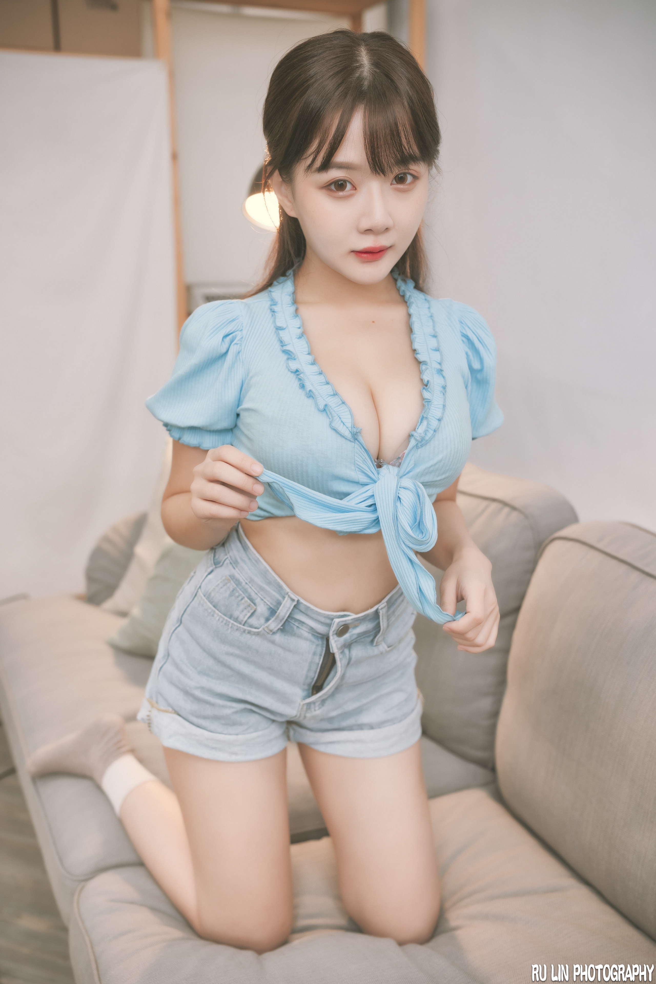 Winnie Qian Women Model Asian Brunette Blue Tops Ru Lin Indoors Women Indoors Couch Chinese Chinese  2560x3840