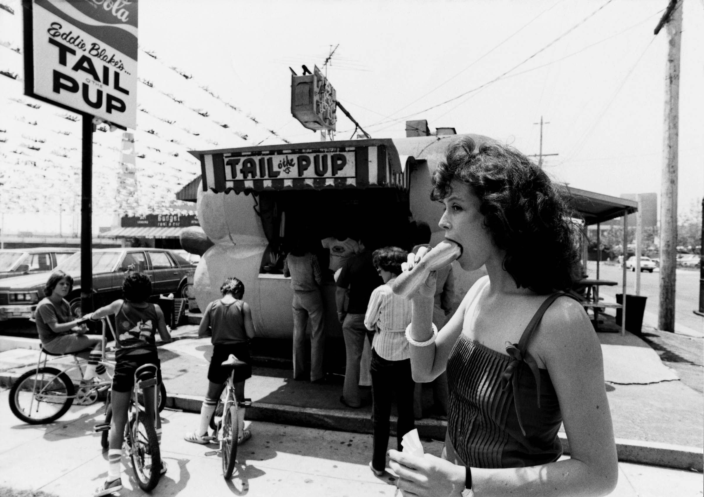 Actress Hot Dog Sigourney Weaver Vintage 2400x1694