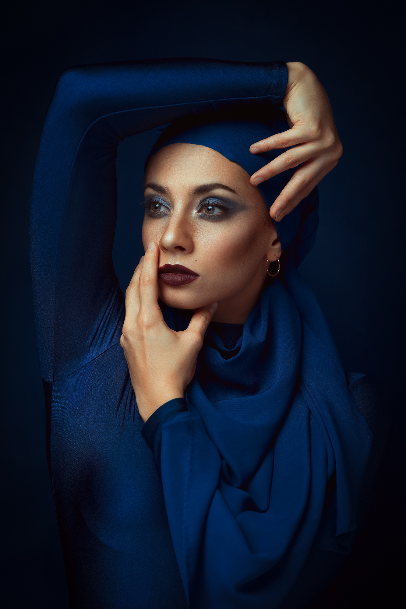 Nikolai Grishin Women Shawl Makeup Eyeshadow Lipstick Looking Away Blue Clothing Simple Background B 1333x2000