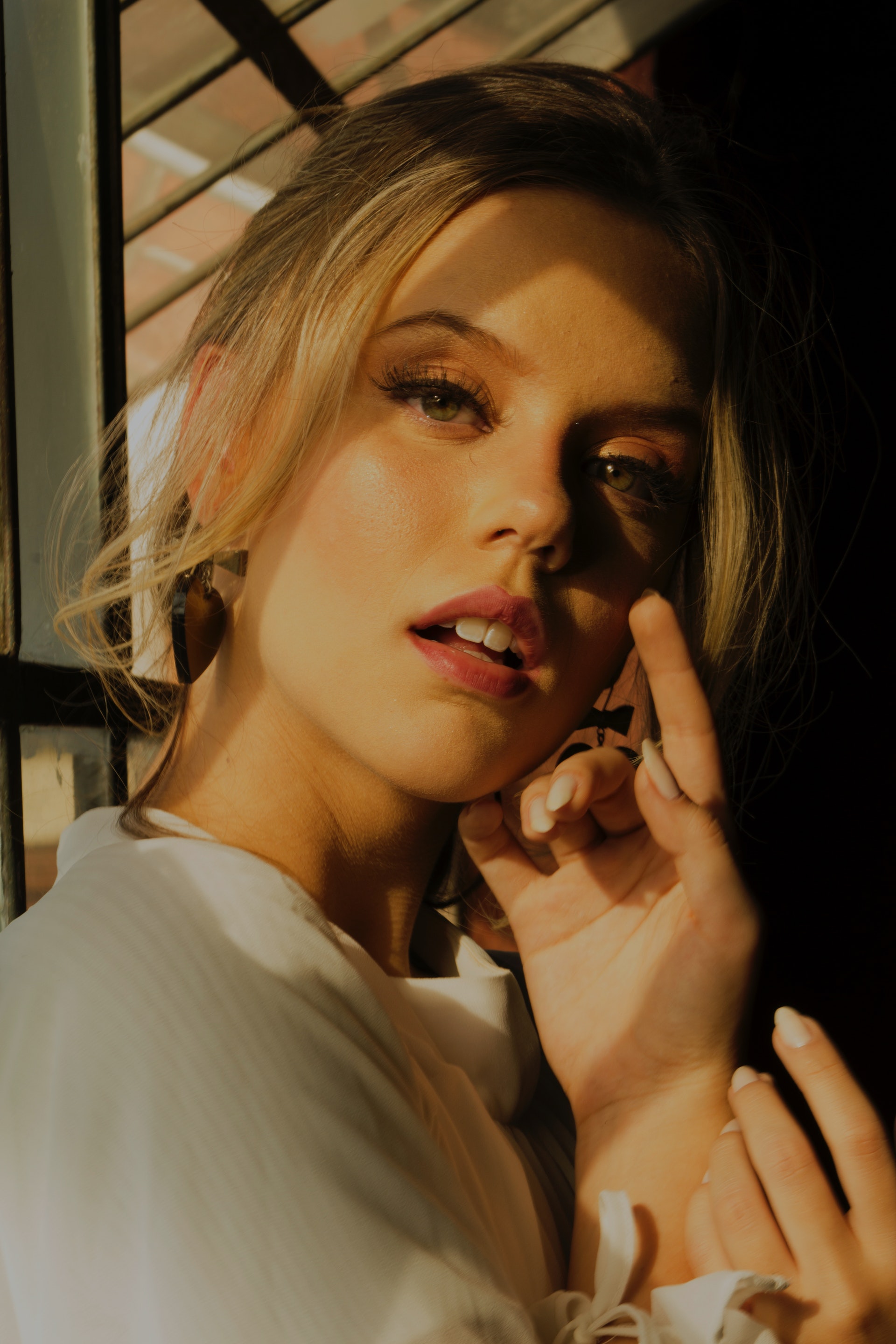 Sunlight Touching Face Open Mouth Looking At Viewer Blonde Portrait Display Green Eyes Photography M 1920x2880