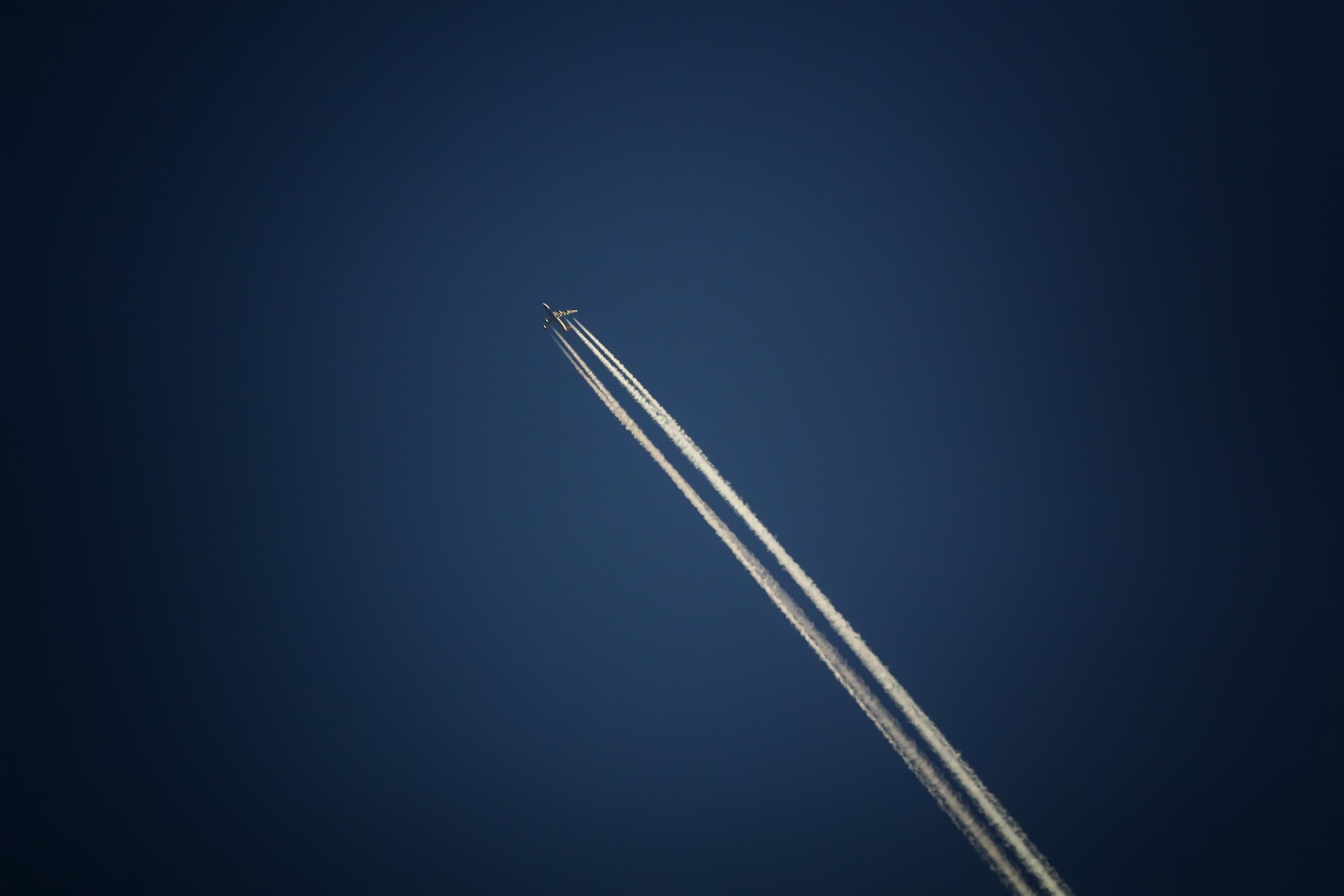 Passenger Plane Sky 2048x1365