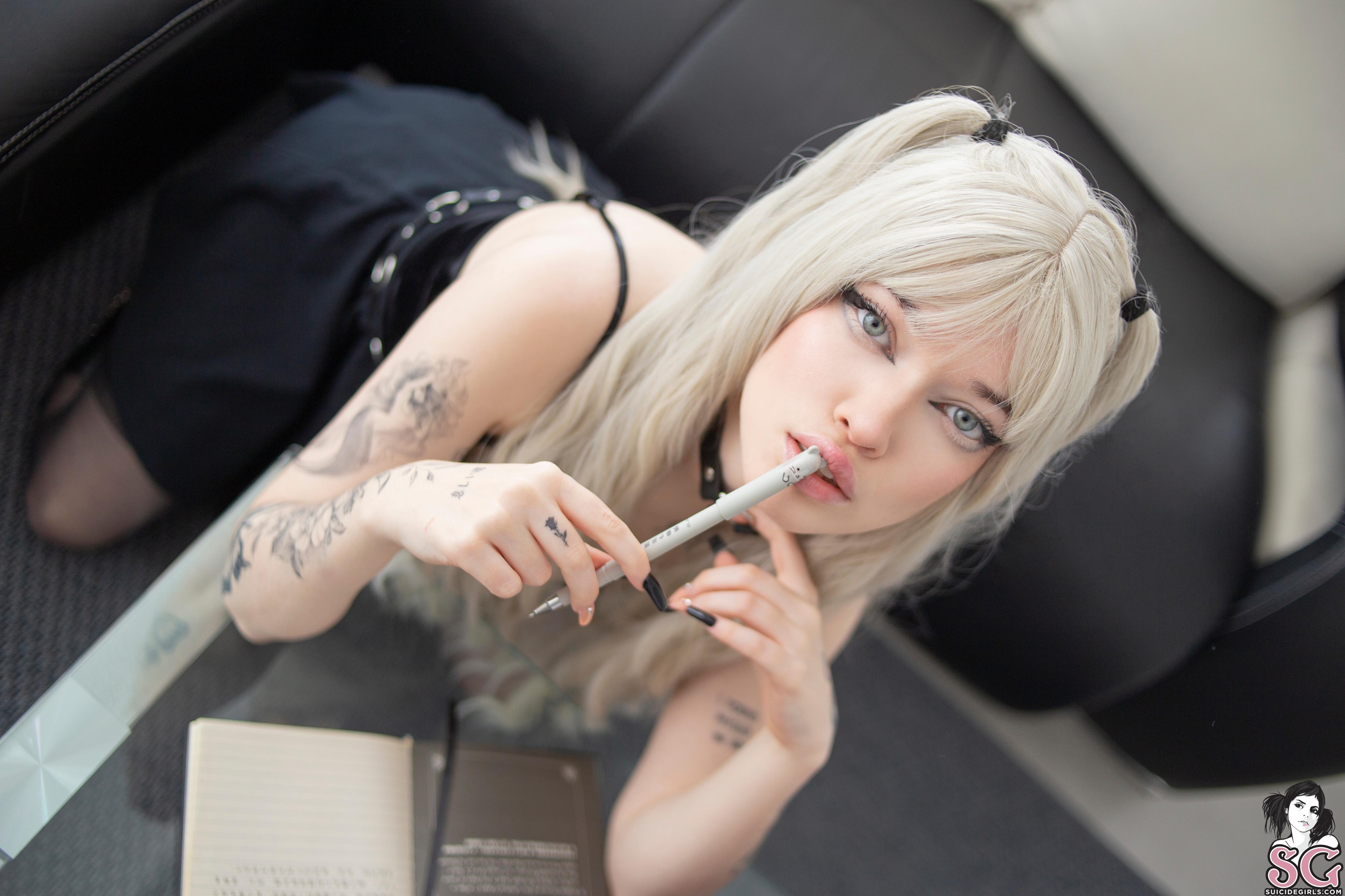 Blonde Women Model Face Looking At Viewer Tattoo Women Indoors Blue Eyes Black Nails Bokeh Pencils T 2736x1824