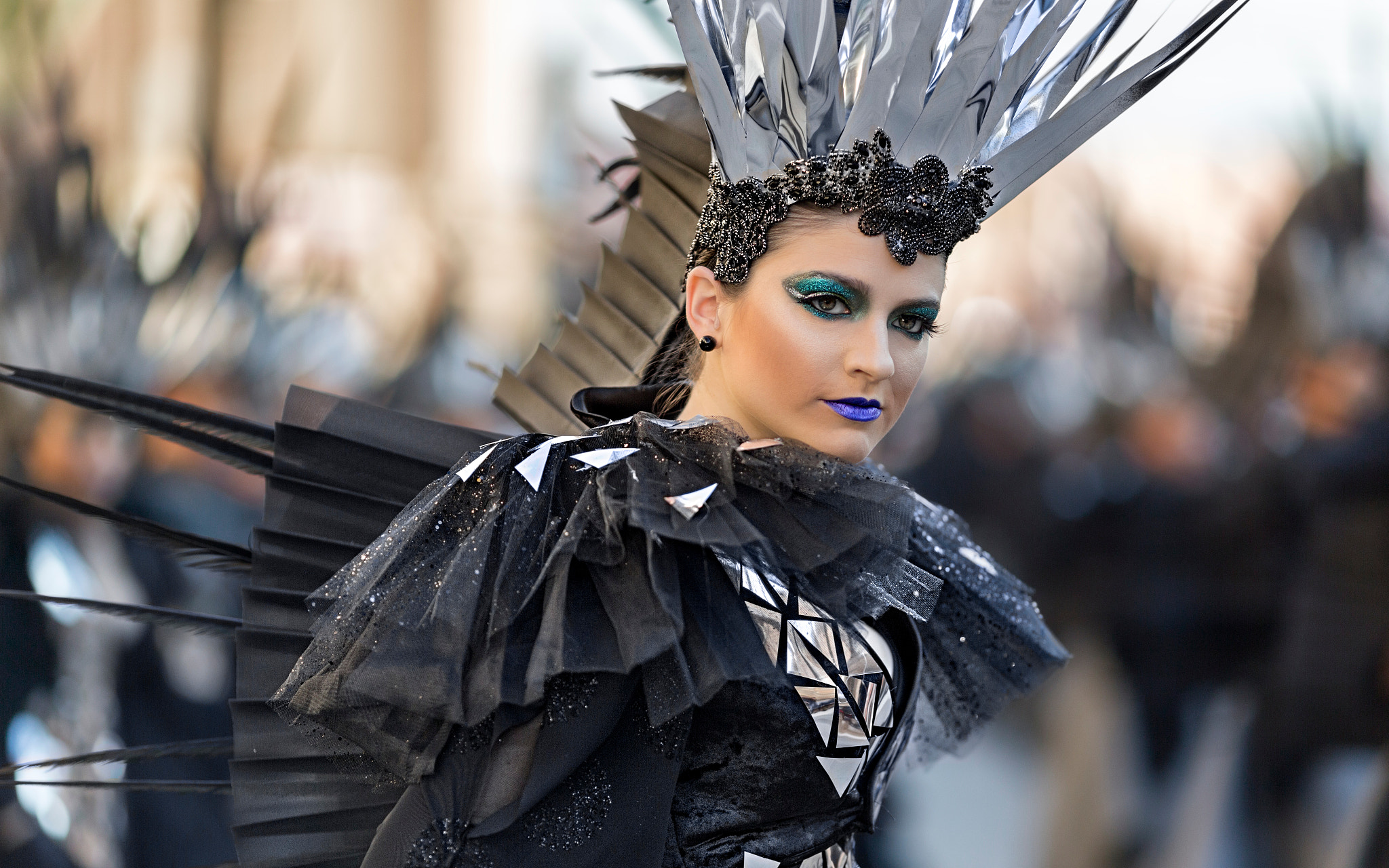 Vicente Concha Women Feathers Black Clothing Makeup Looking Away Glamour Glitter Depth Of Field Carn 2048x1280
