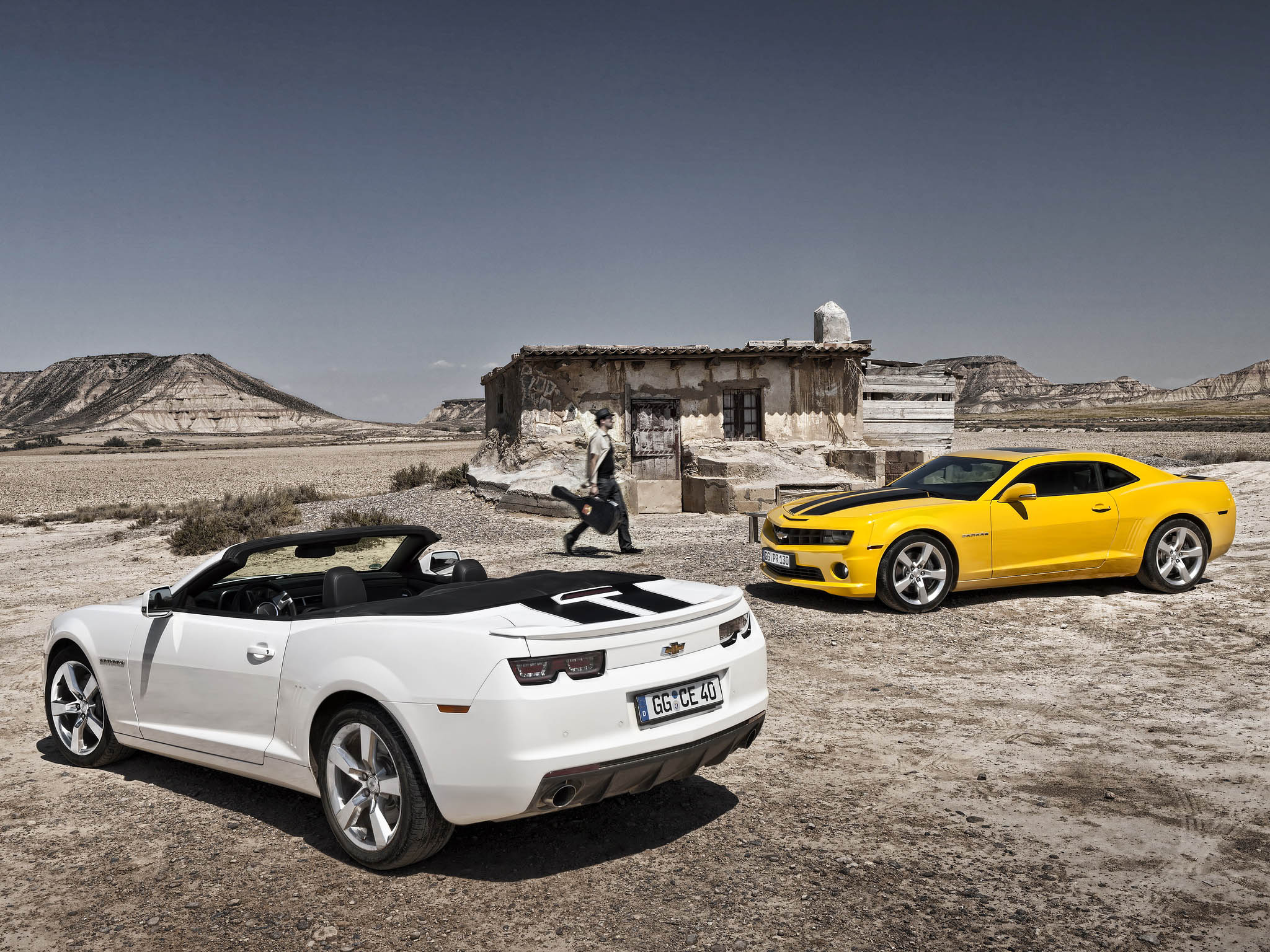 Chevrolet Muscle Car Convertible Coupe White Car Yellow Car 2048x1536