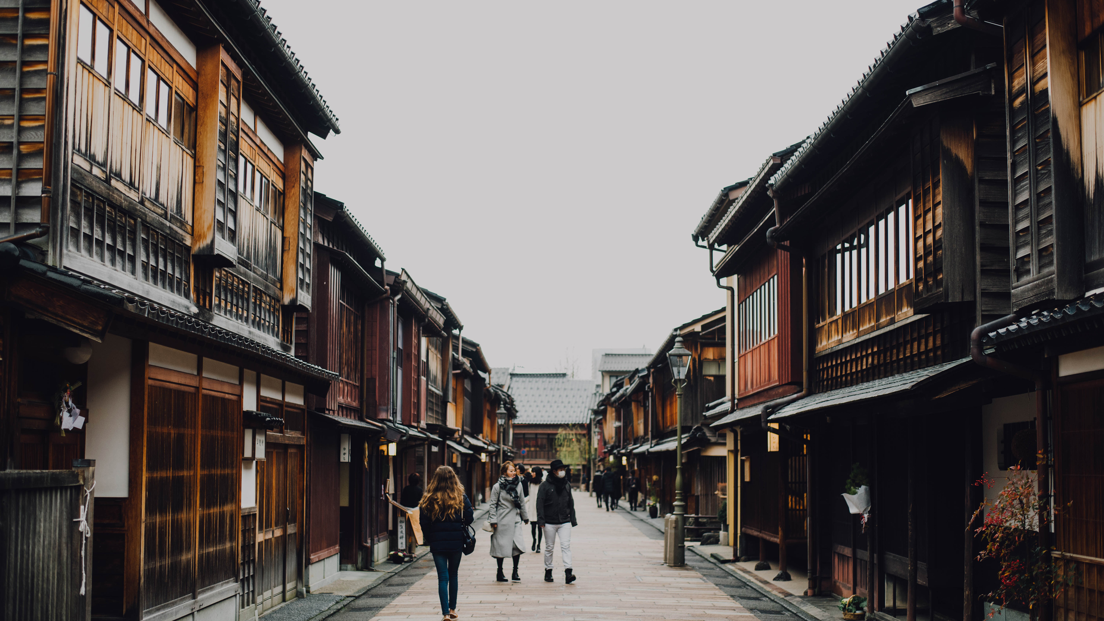 Japan Pathway People Lamp Post Chuttersnap 3840x2160