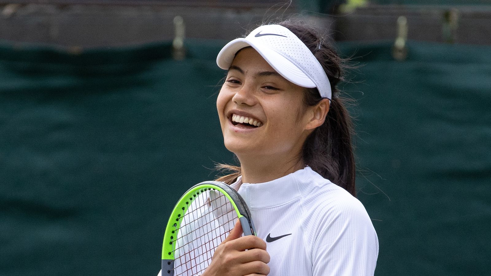 Emma Raducanu Tennis Women Sport Smiling 1600x900