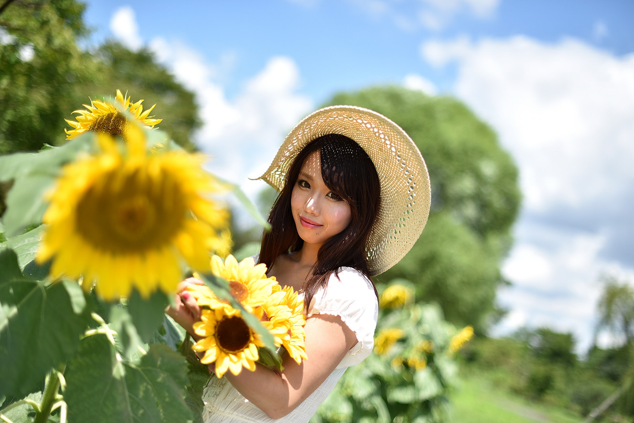 Model Depth Of Field Summer Yellow Flower Hat Brunette Brown Eyes Sunflower 2048x1367