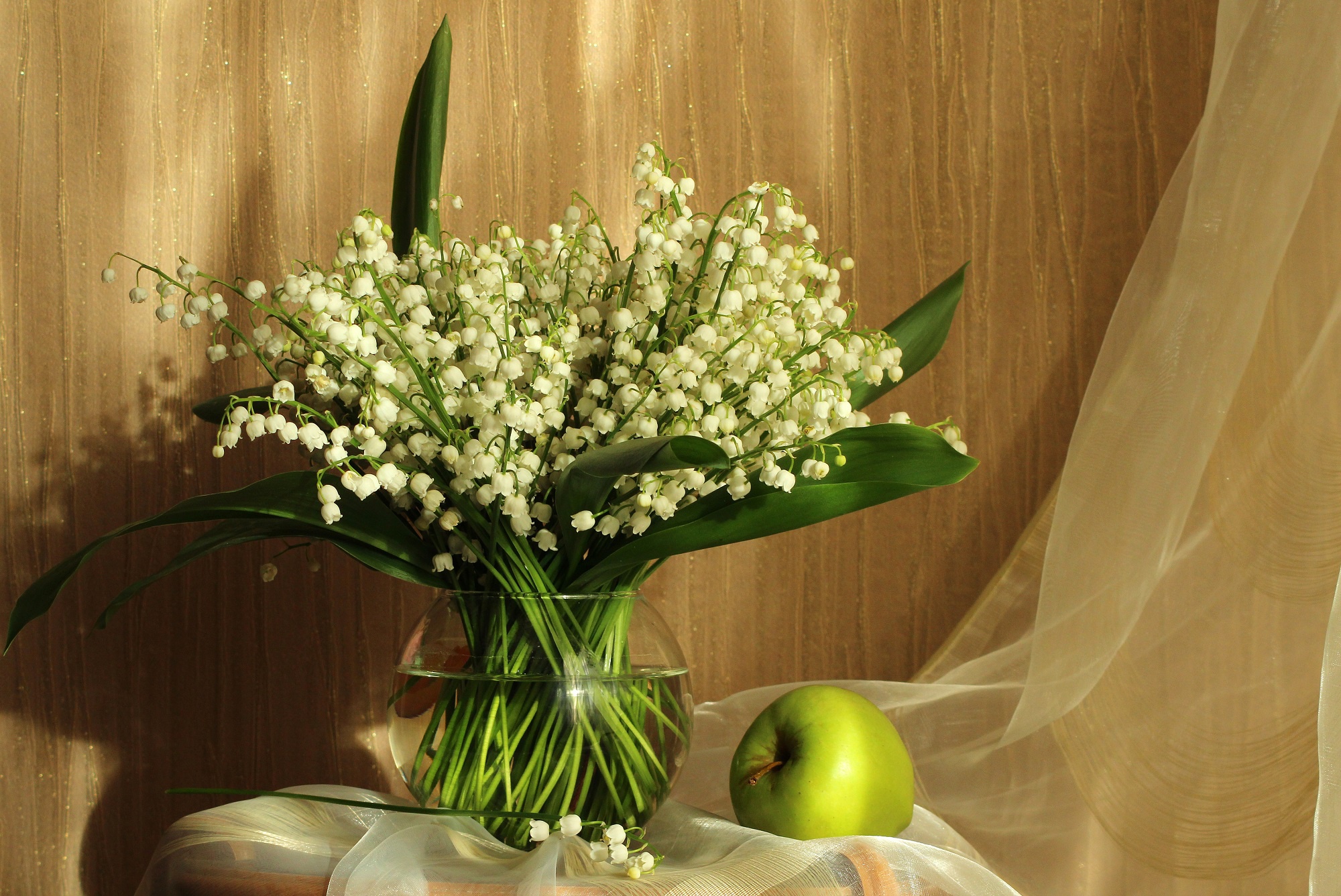 Apple Bouquet Flower Lily Of The Valley 2000x1336