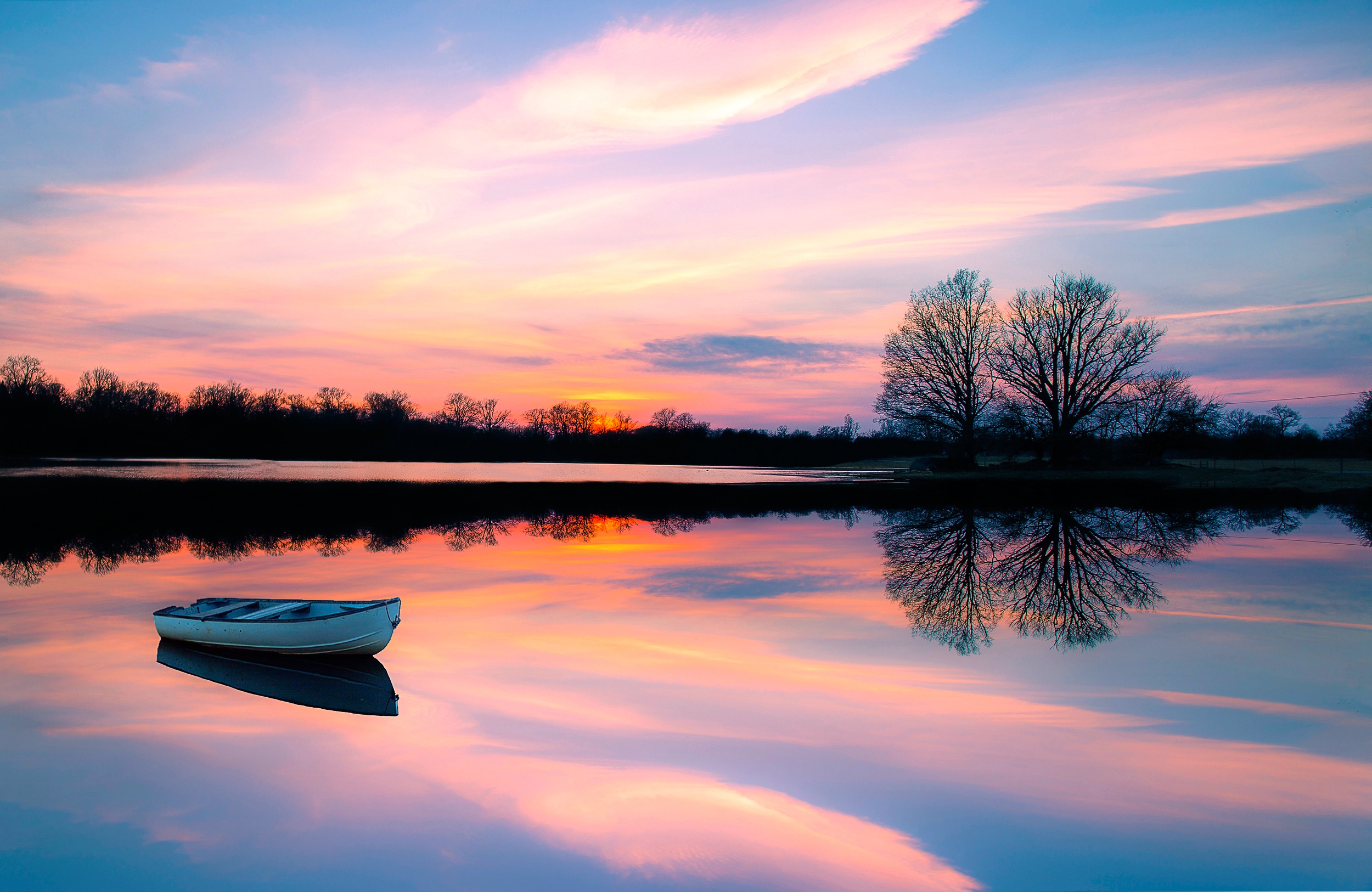 Lake Reflection Sunset 2500x1626