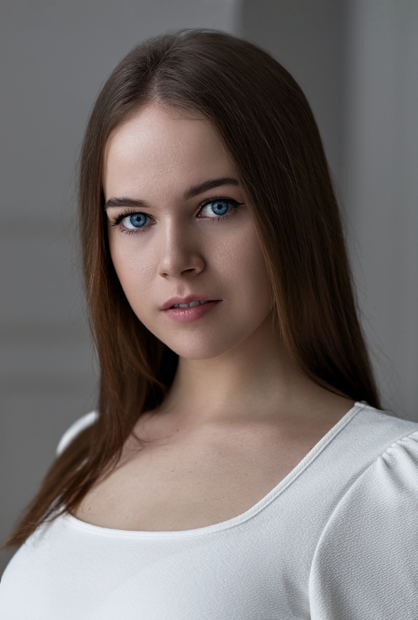 Dmitriy Tsaregorodtsev Women Brunette Long Hair Straight Hair Makeup Eyeliner Blue Eyes White