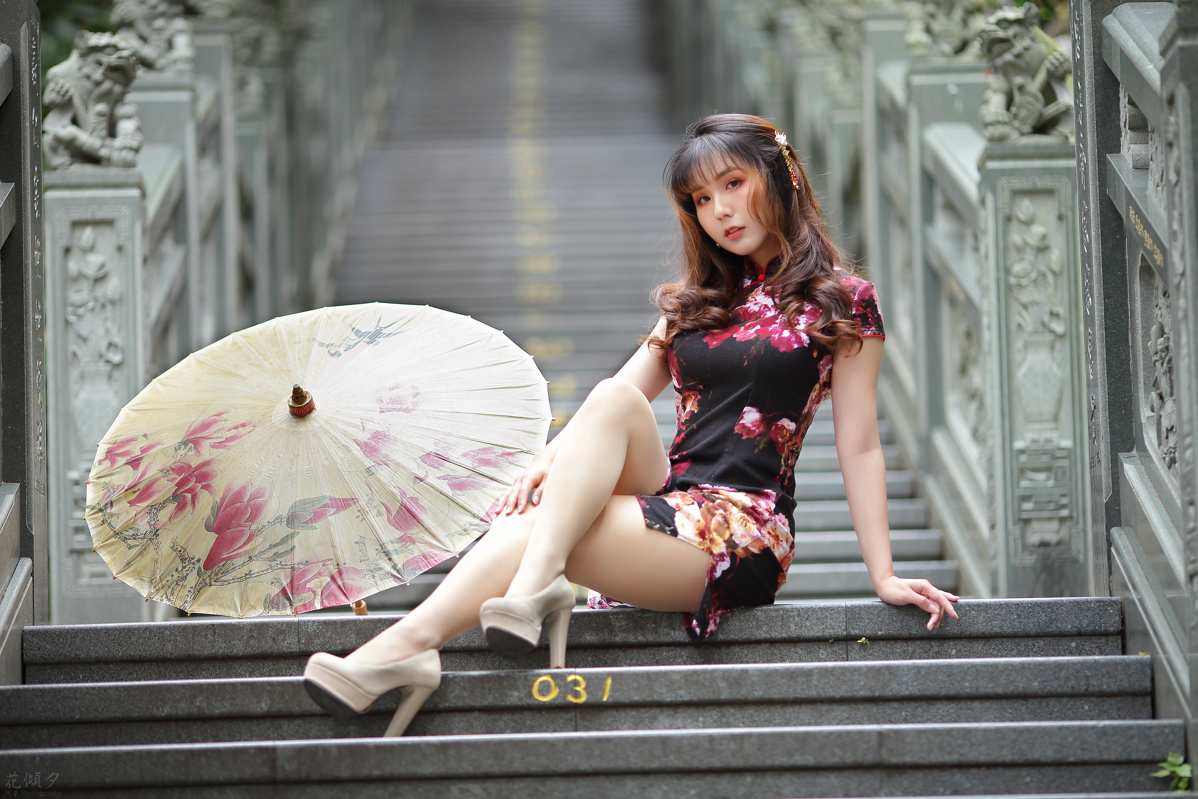 Asian Model Women Long Hair Dark Hair Traditional Clothing Stairs Sitting Japanese Umbrella Depth Of 3840x2560
