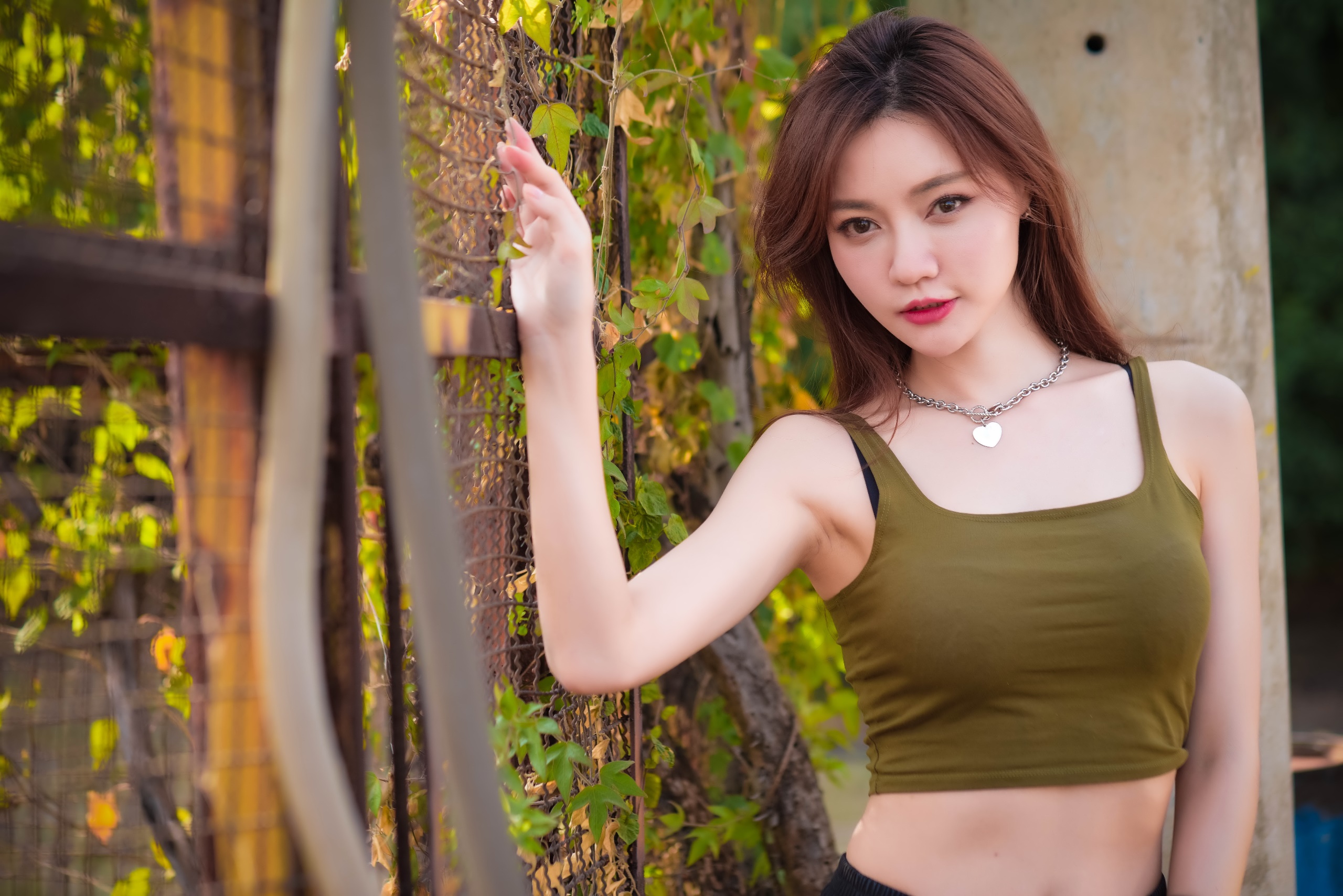 Asian Women Model Outdoors Women Outdoors Looking At Viewer Dyed Hair Necklace Heart Necklace Fence  2560x1709