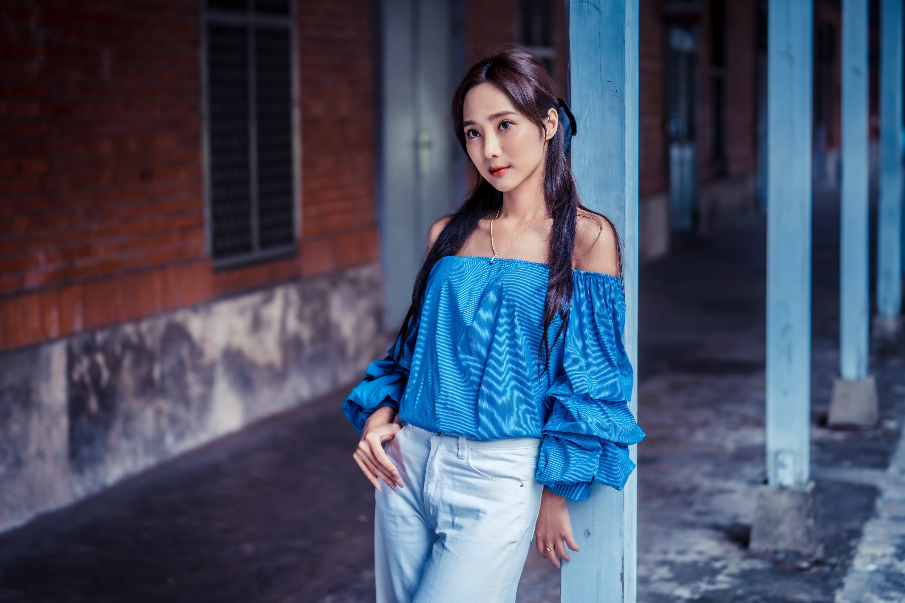Asian Model Women Long Hair Dark Hair Column Jeans Blue Blouse Necklace Bricks Wall Window 3840x2560