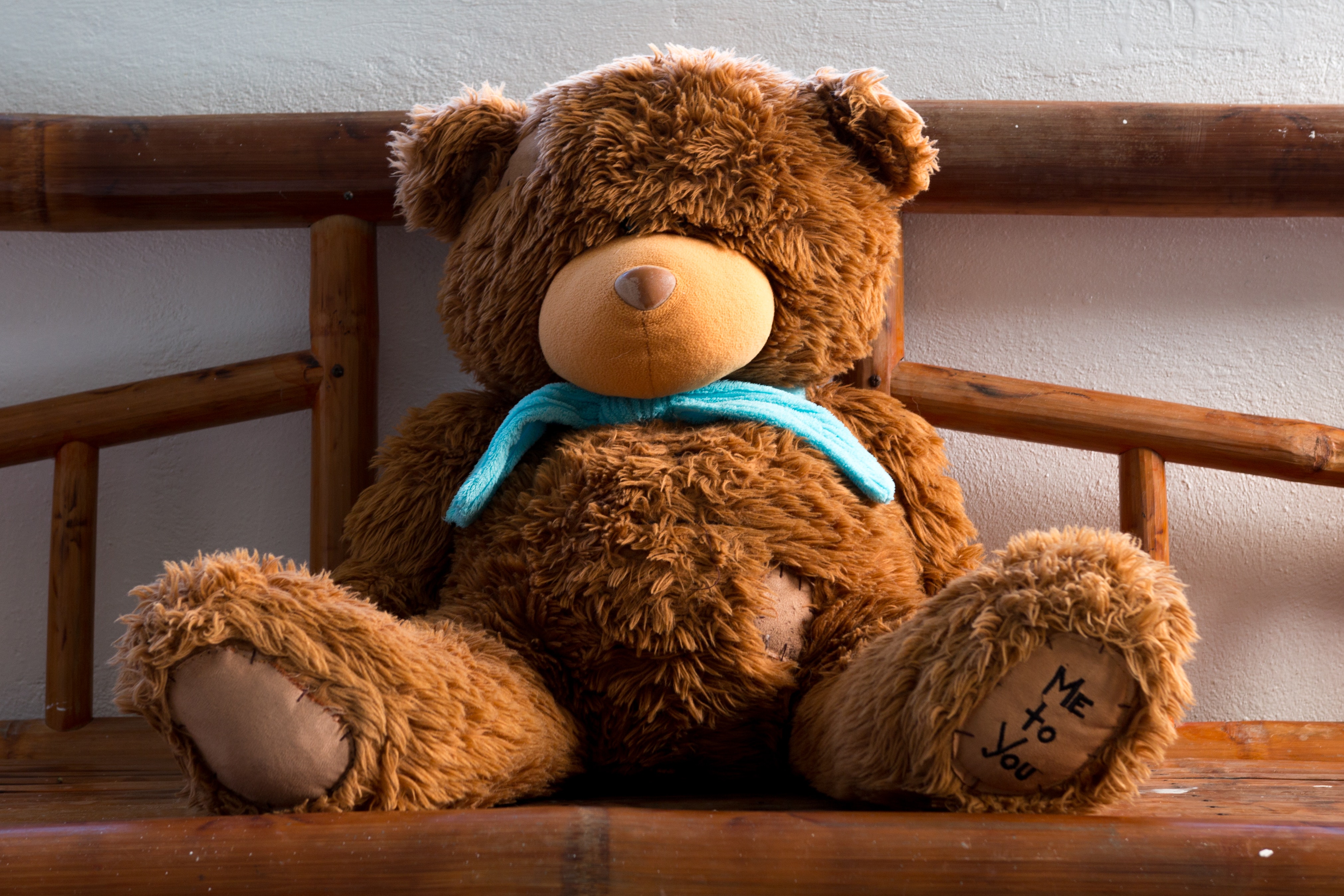 Teddy Bears Doll Wooden Surface Toys Sitting Stuffed Animal 4043x2695