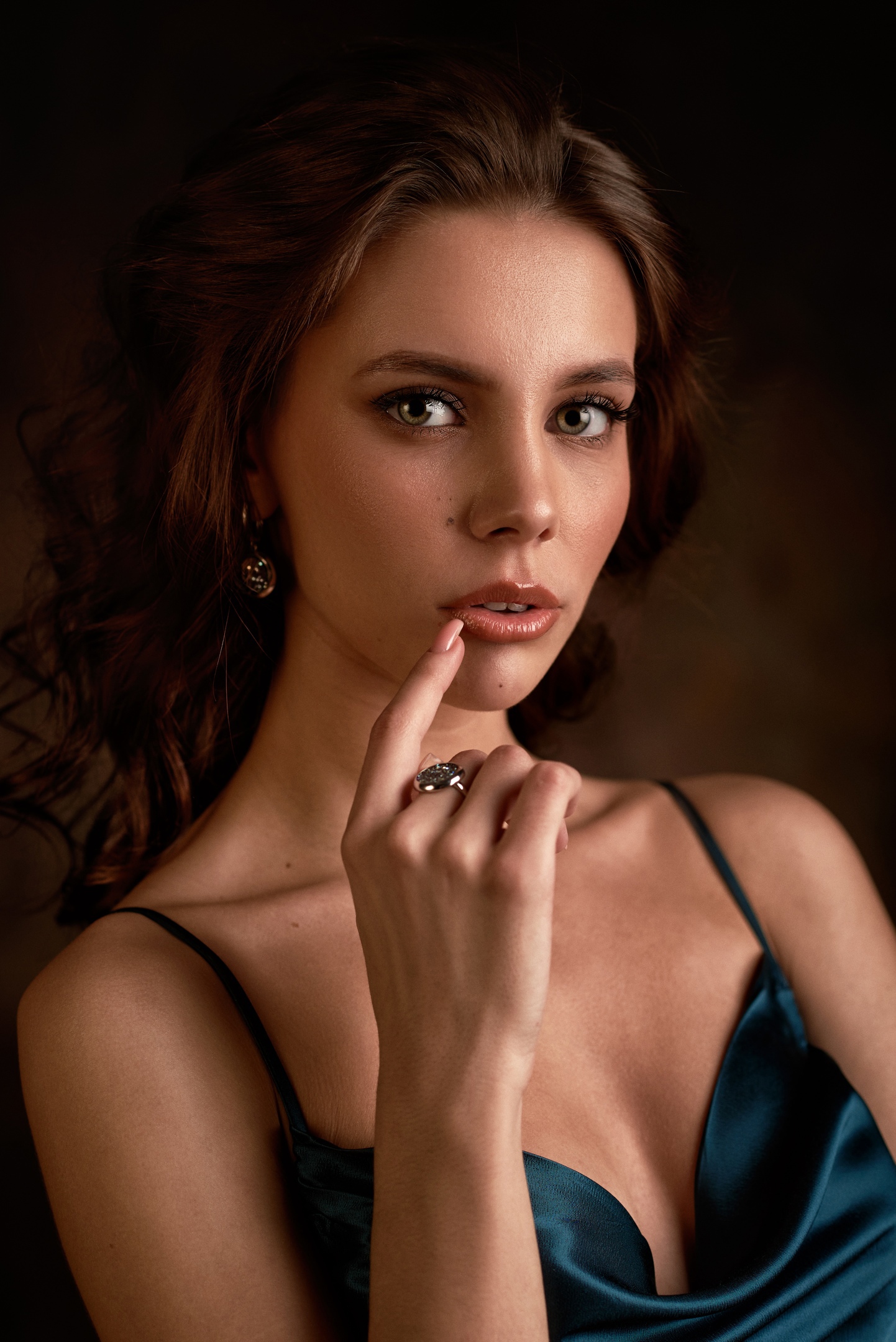 Max Pyzhik Women Maria Rykova Brunette Looking At Viewer Makeup Dress Jewelry Blue Clothing Portrait 1442x2160