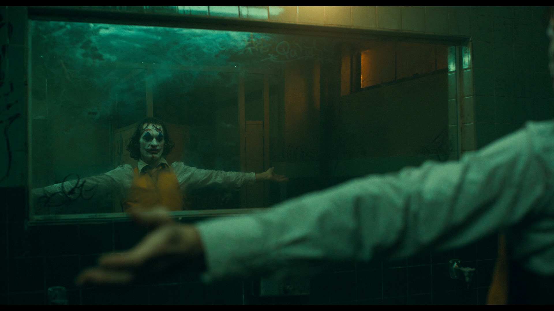 Joker 2019 Movie Joker Joaquin Phoenix Men Film Stills Movies DC Comics Makeup Mirror Reflection 1920x1080