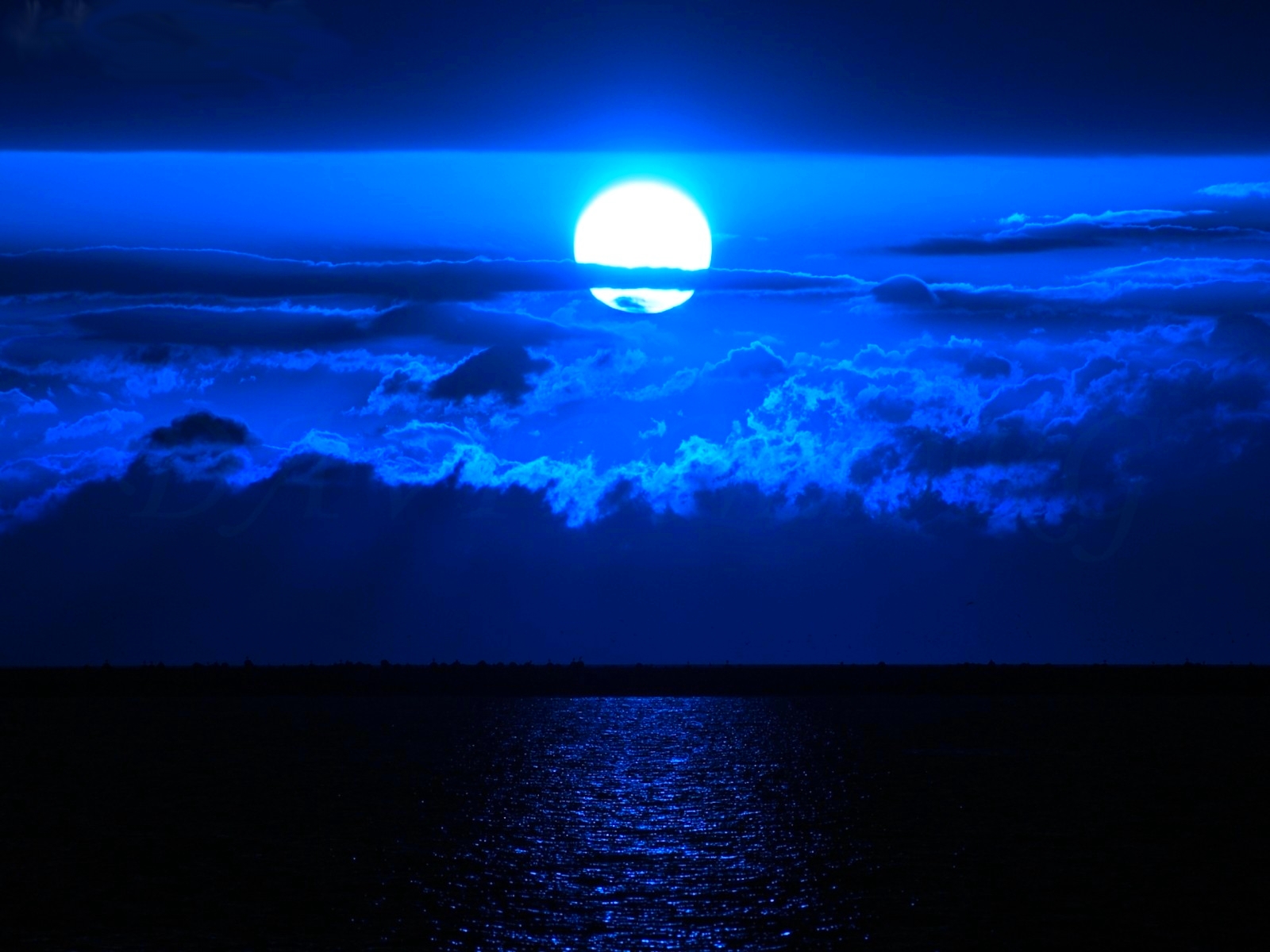 Blue Cloud Ocean Sky 1600x1200