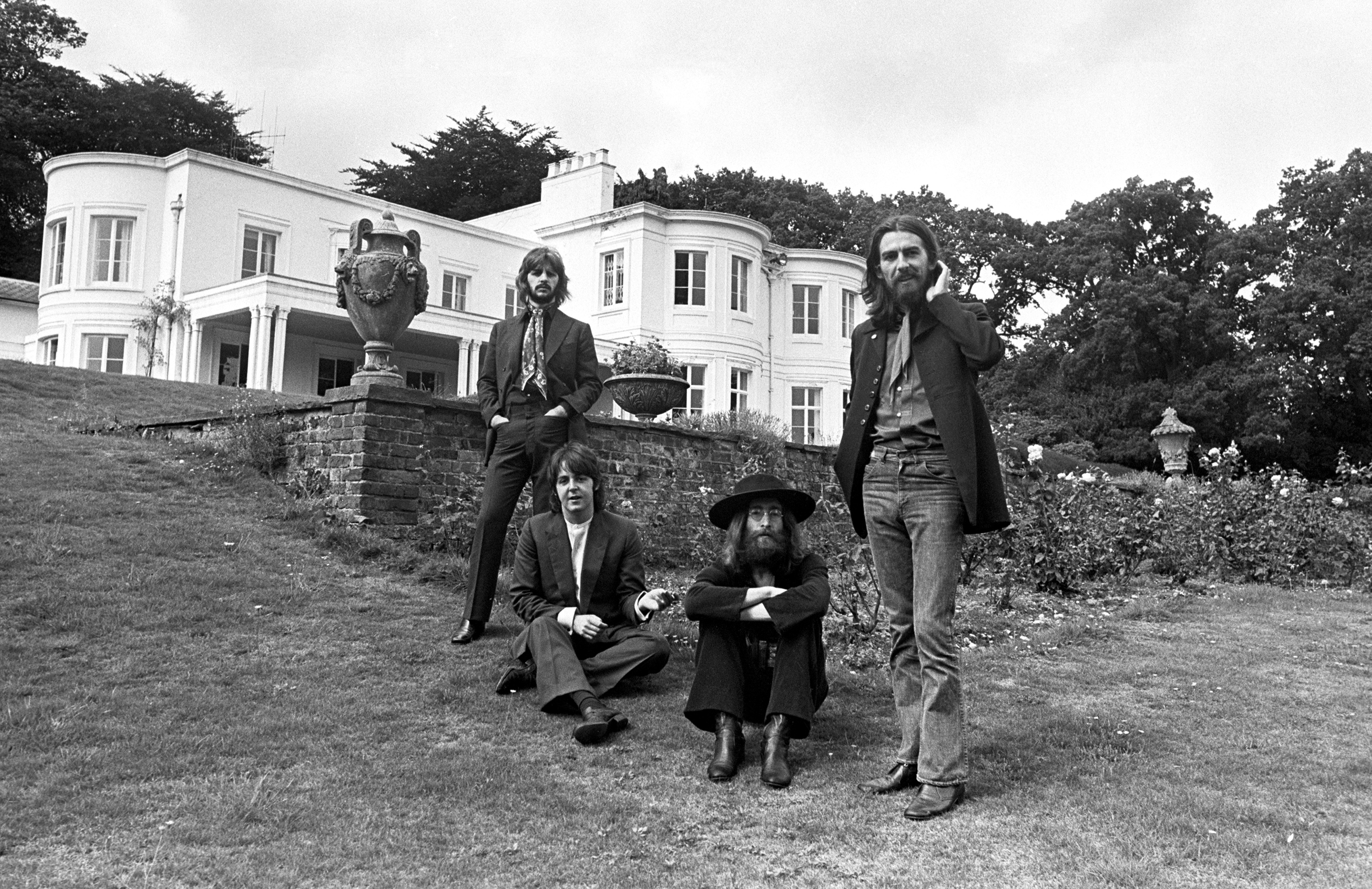 The Beatles John Lennon George Harrison Ringo Starr Paul McCartney 2700x1749