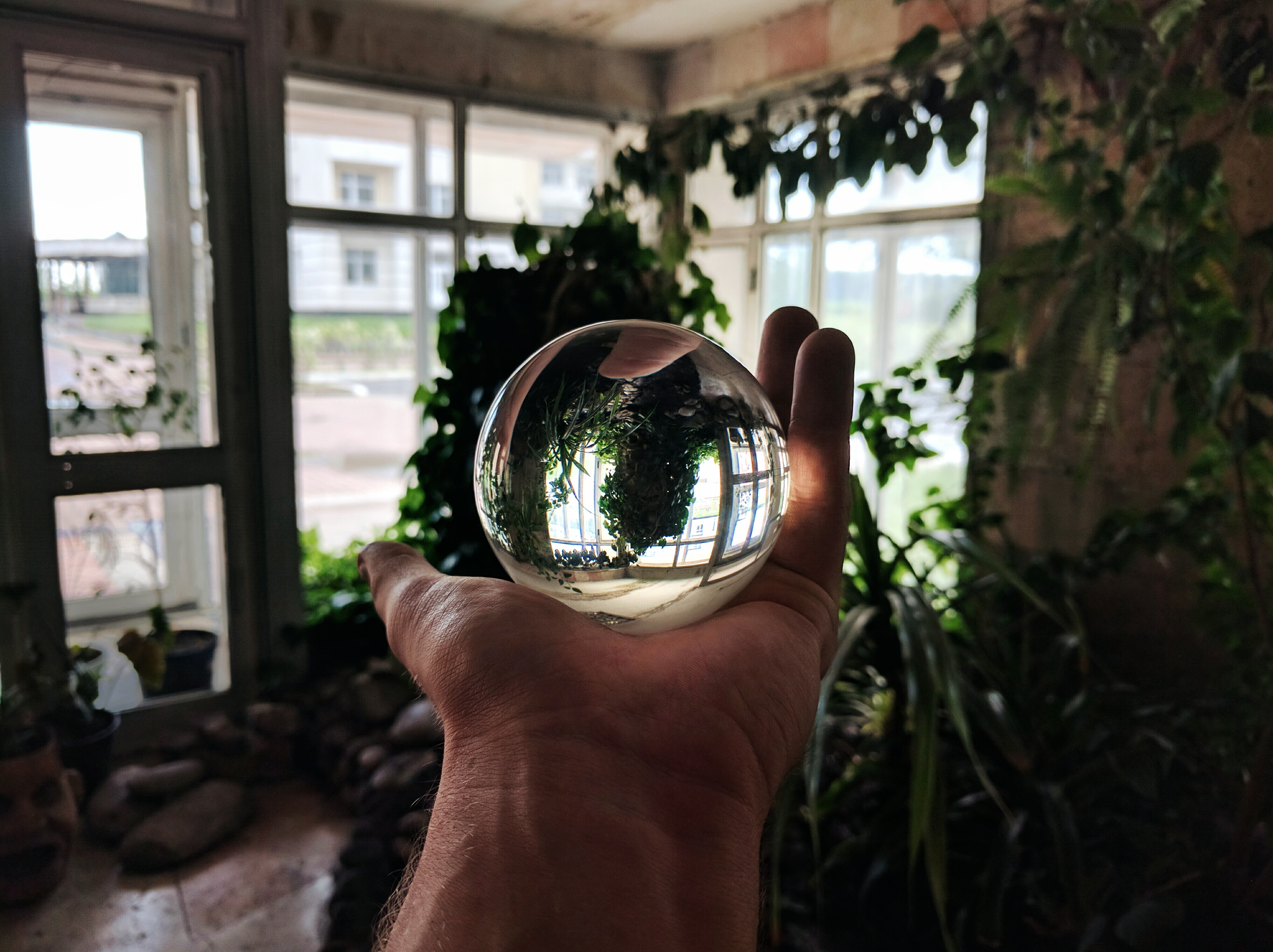 Ball Glass Design Glass Door Russia Hands Globe Sphere 4000x2992