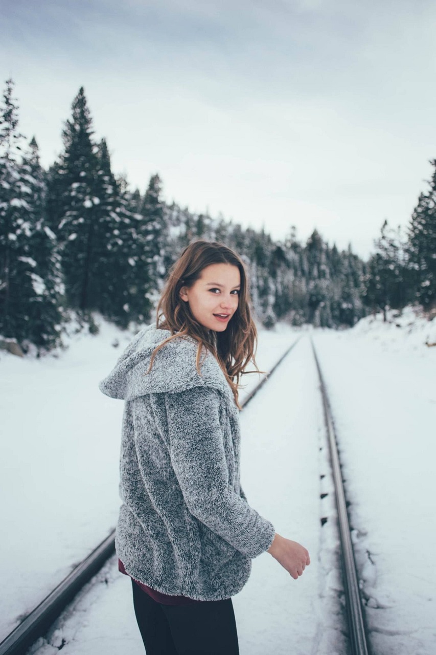 Brunette Women Model Young Woman Grey Jacket Jacket Looking Over Shoulder Winter Snow 853x1280