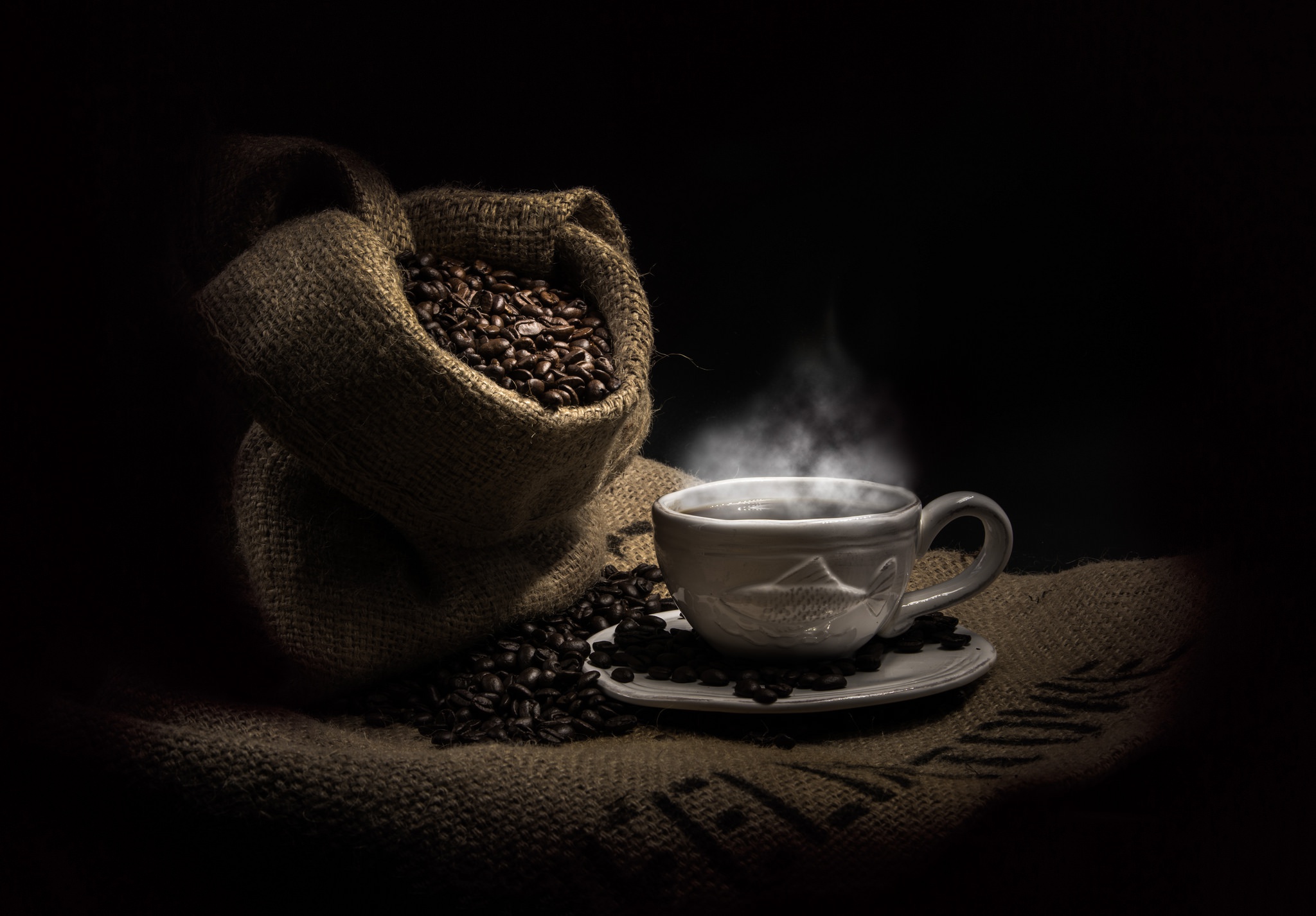 Cup Coffee Beans 2048x1427
