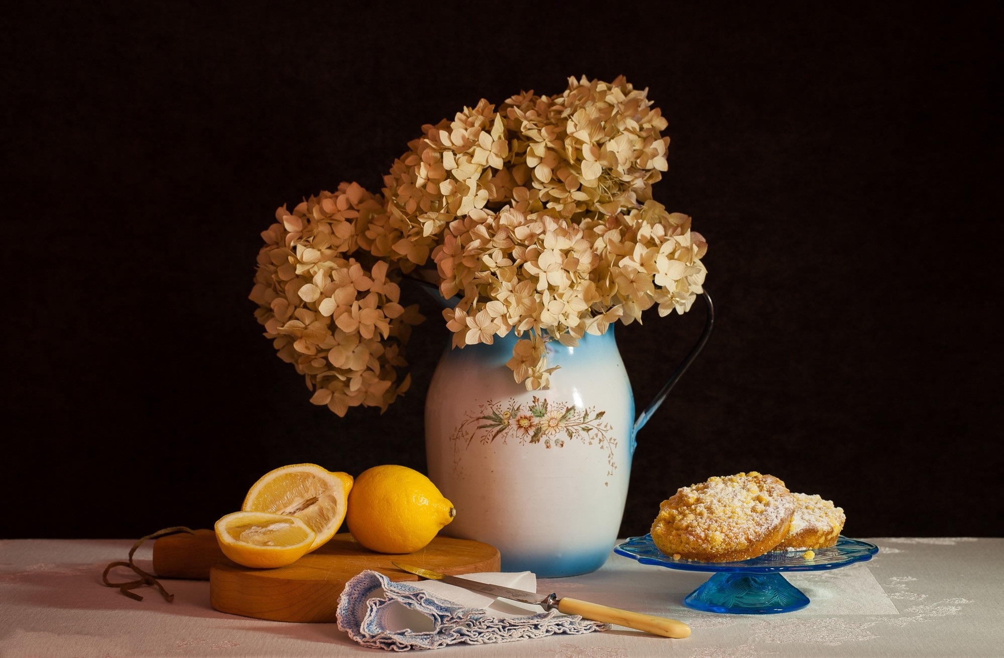 Lemon Cake Flower Vase Knife 2000x1312