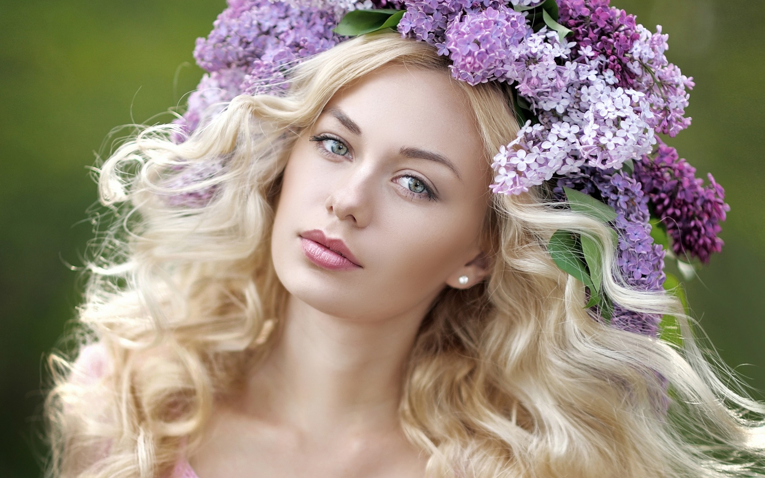 Blonde Blue Eyes Face Girl Model Woman Wreath 2560x1600