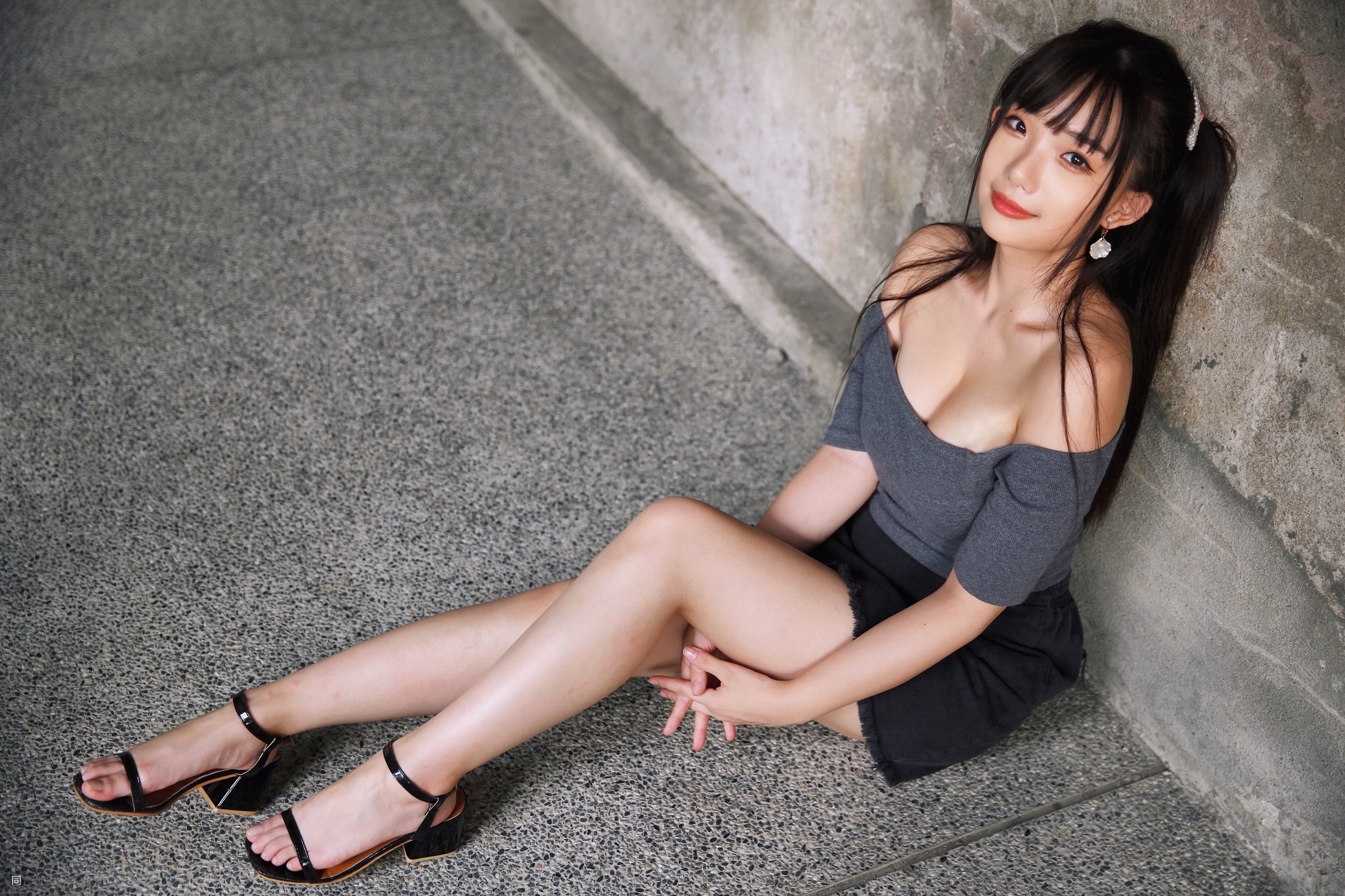 Ning Shioulin Women Model Asian Brunette Bare Shoulders Crop Top Sitting Looking At Viewer Portrait  2560x1707