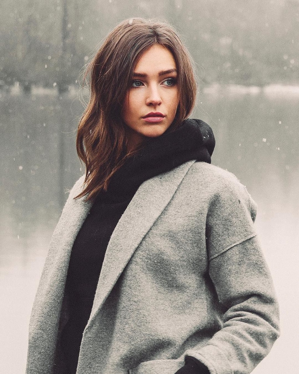 Model Women Celebrity Grey Coat Brunette Looking Away Scarf 1024x1280