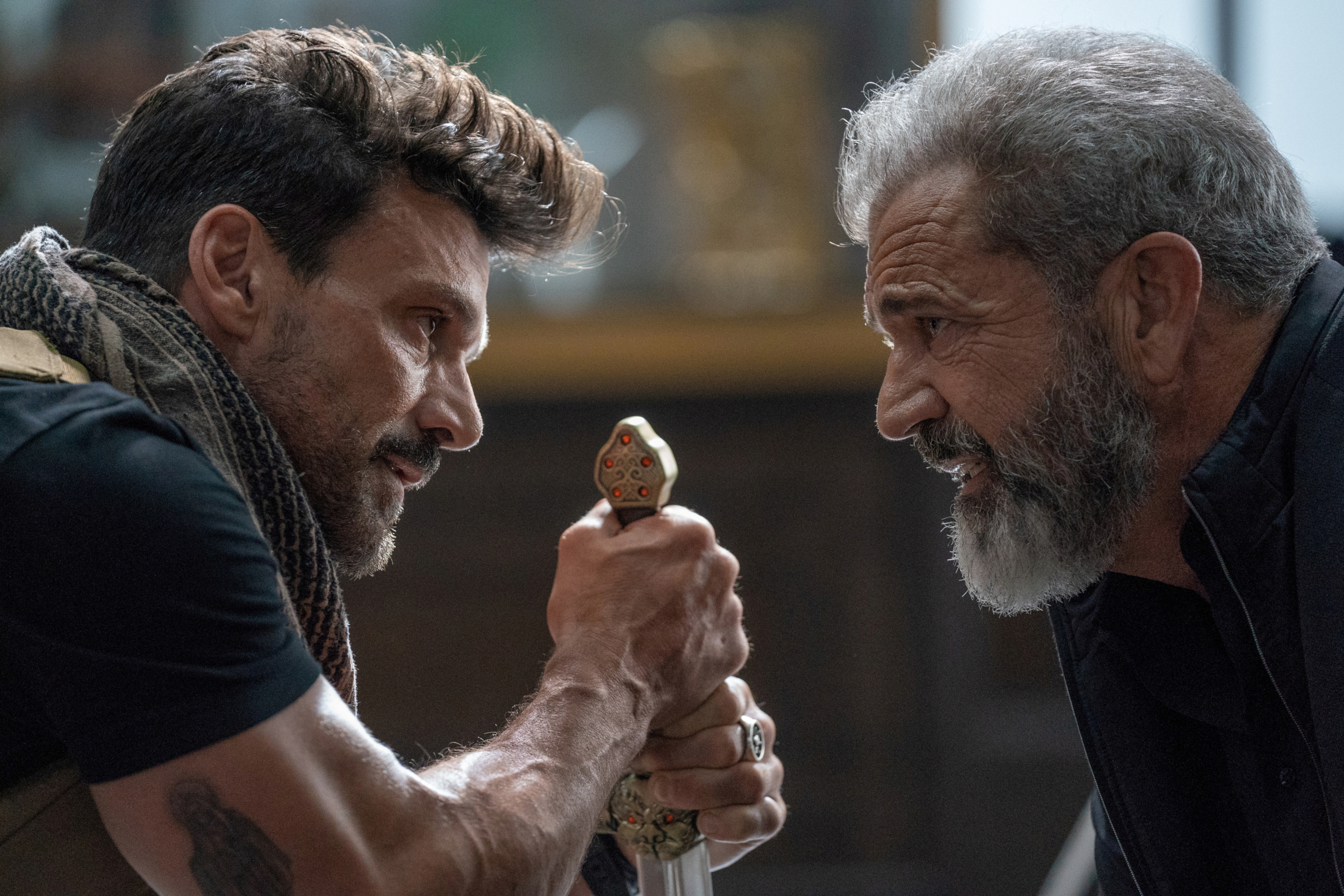 Frank Grillo Mel Gibson 2560x1707