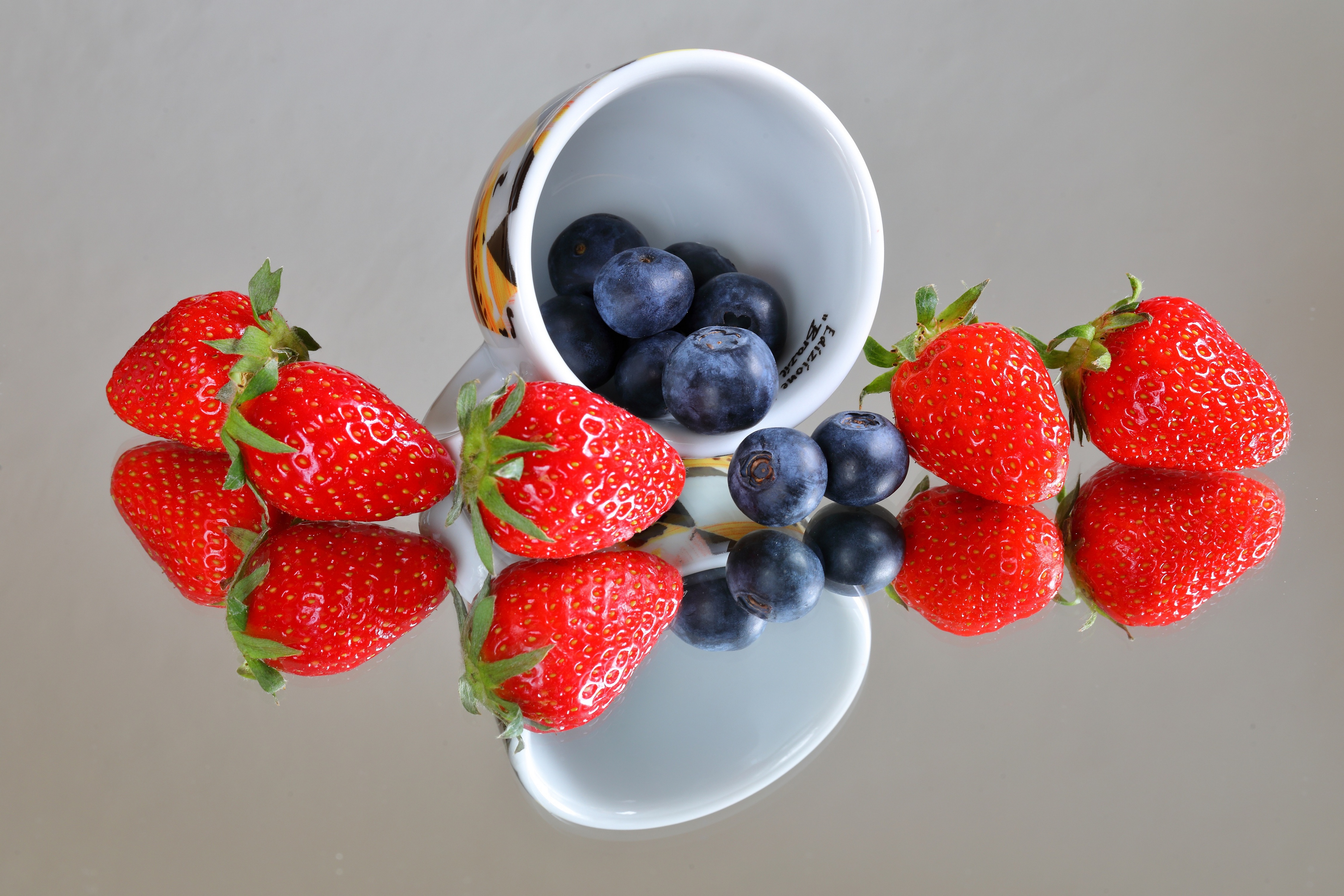 Blueberry Fruit Reflection Strawberry 4500x3000