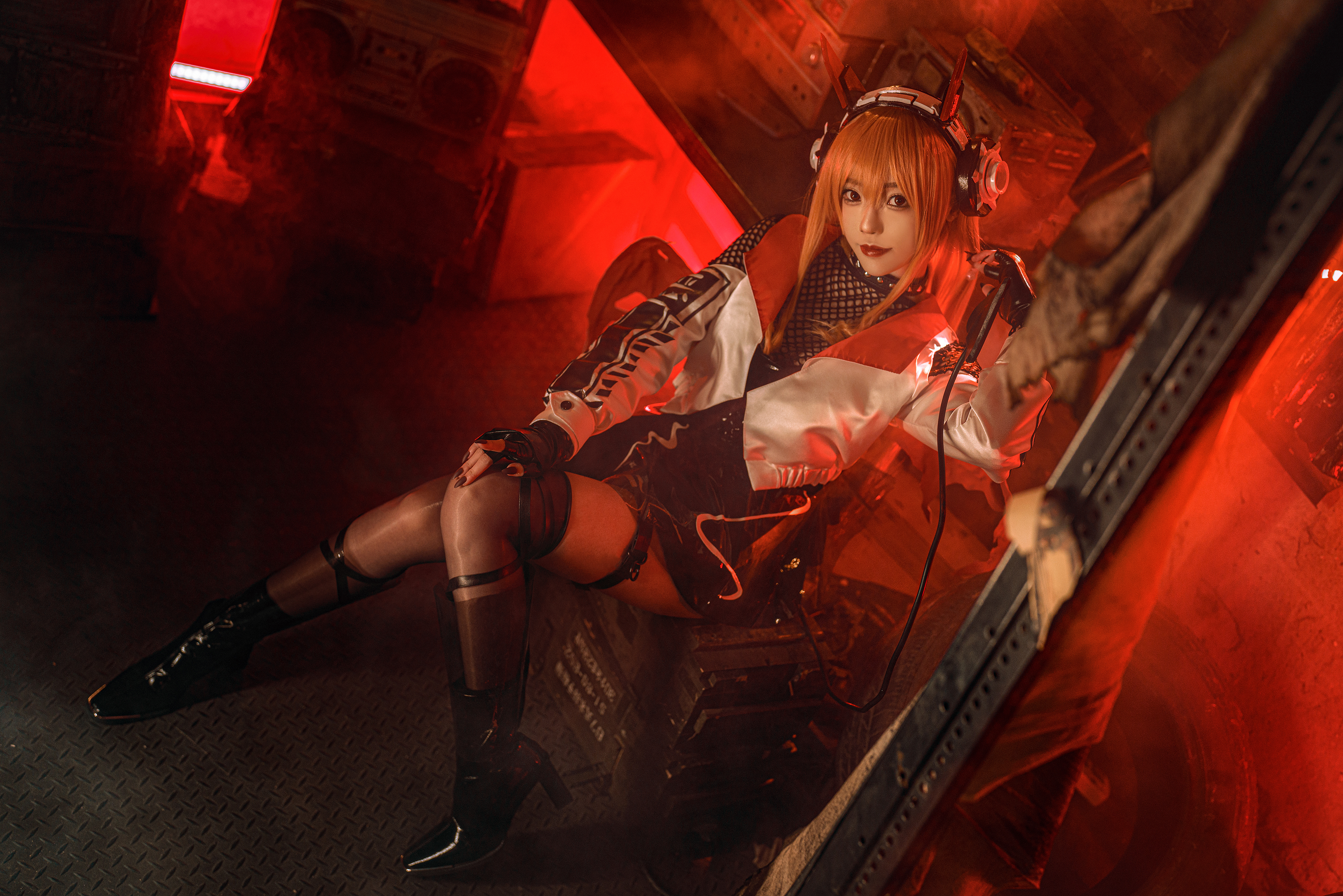 Mirror 2 Project X Red Background Cosplay Asian 4000x2668