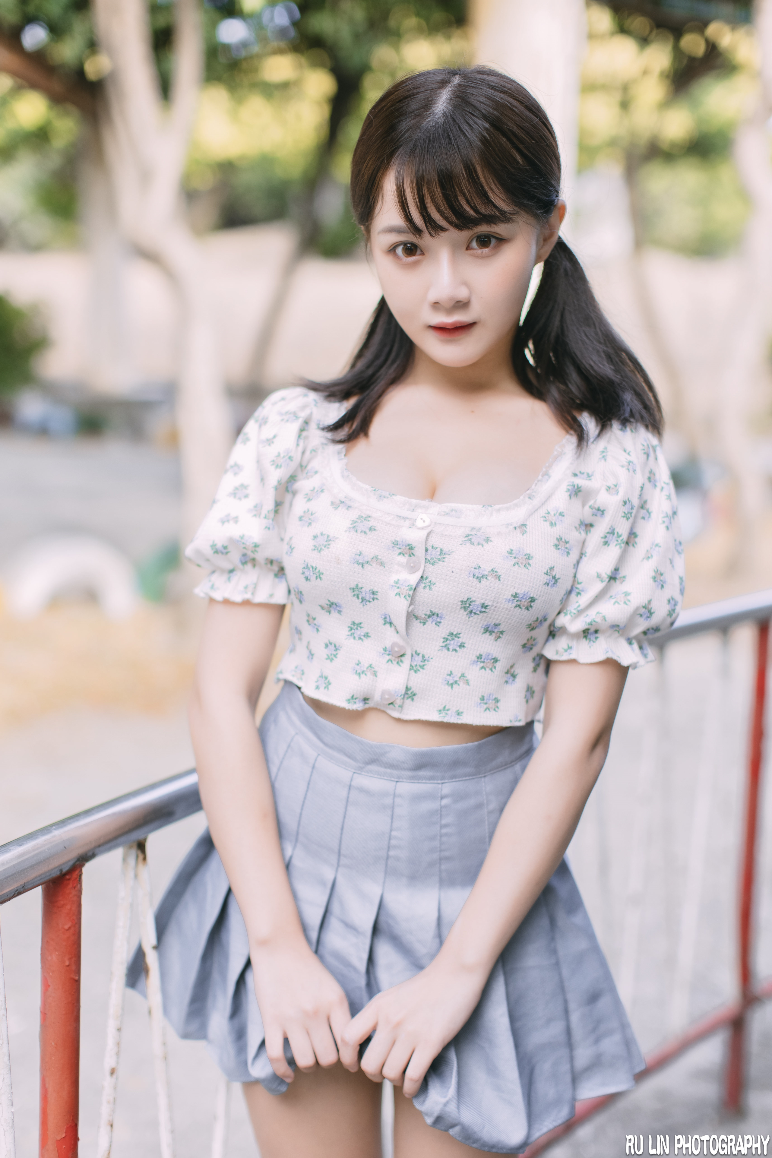 Women Winnie Qian Model Brunette Twintails Crop Top Outdoors Women Outdoors Ru Lin Portrait Display  2560x3840