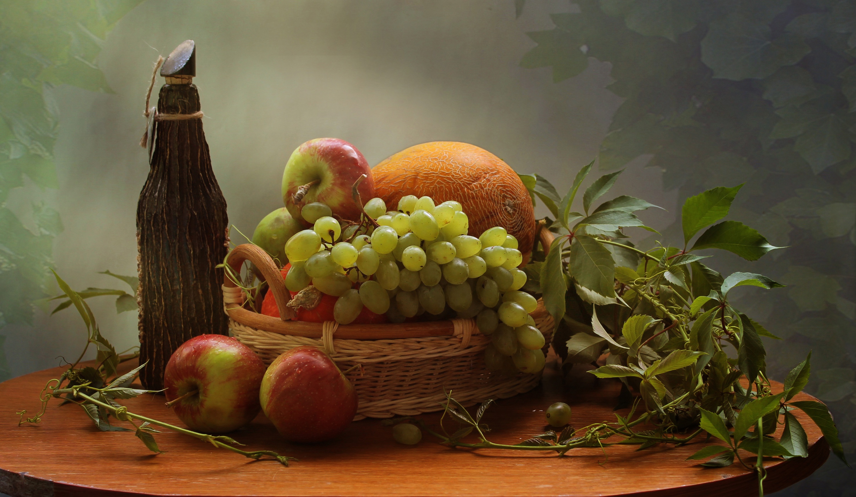 Fruit Apple Grapes 2955x1717