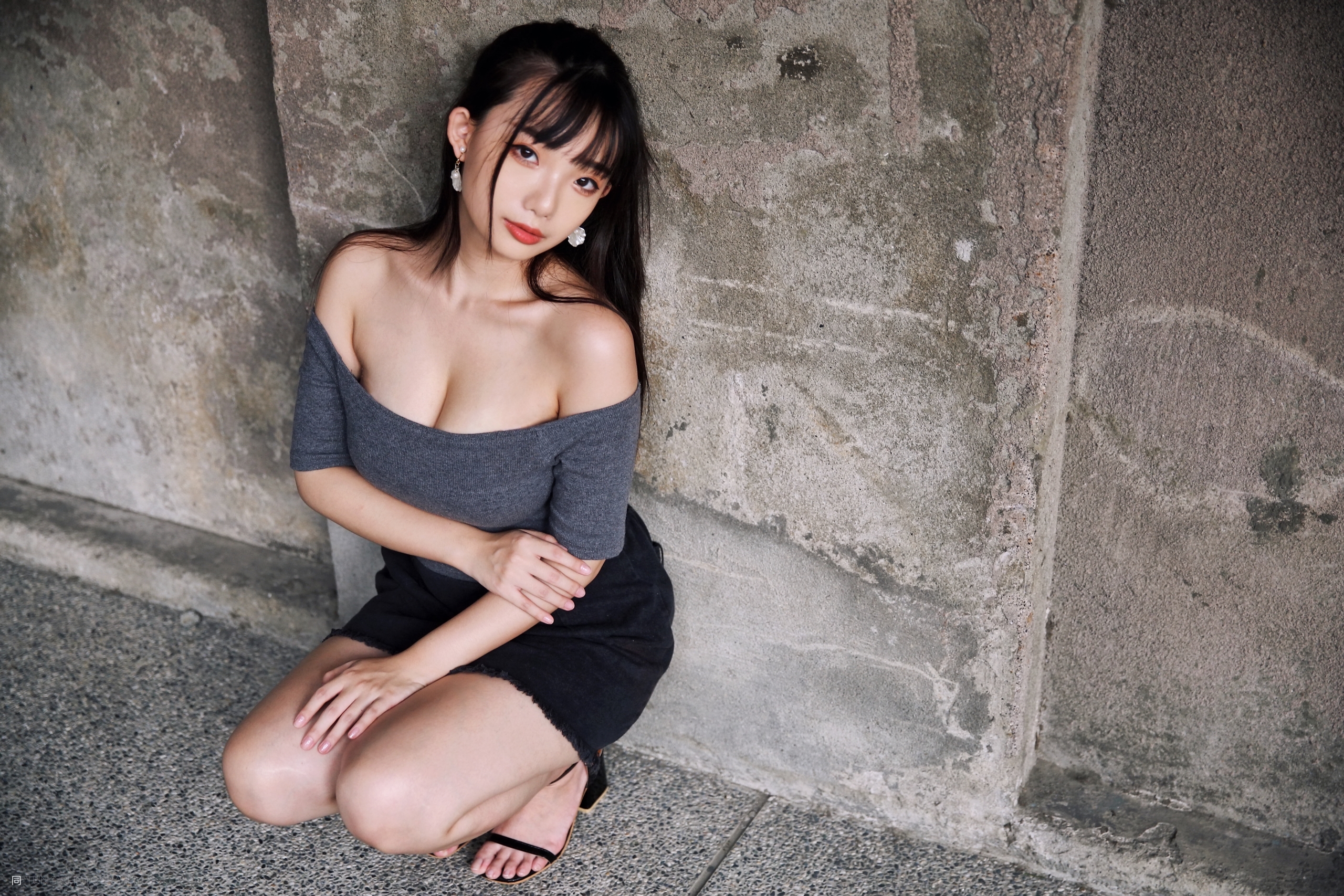 Ning Shioulin Women Model Asian Brunette Bare Shoulders Crop Top Looking At Viewer Portrait Outdoors 2560x1707