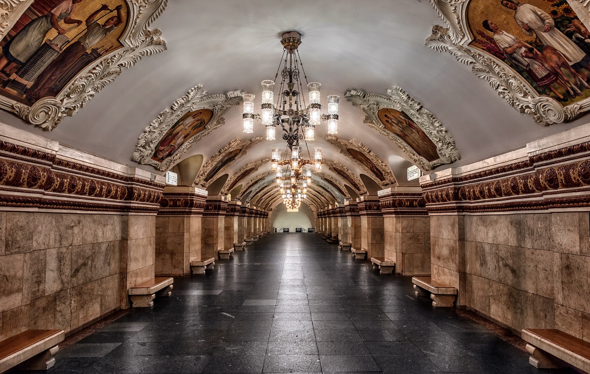 Chandelier Interior Moscow Russia Train Station Tunnel Underground 2000x1268