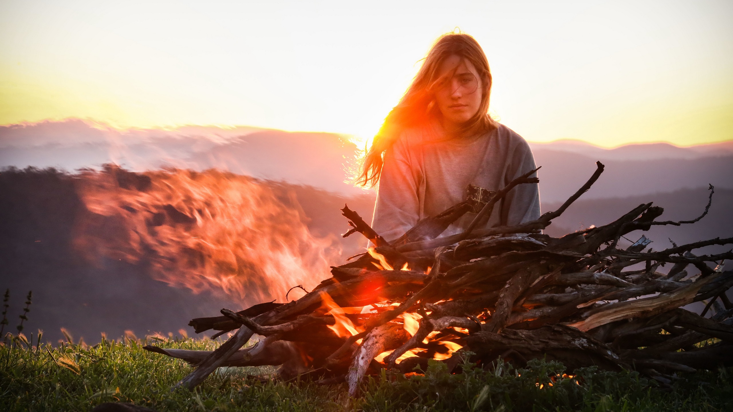 Women Outdoors Women Outdoors Fire Wood Burning Nature Long Hair Looking At Viewer 2560x1440