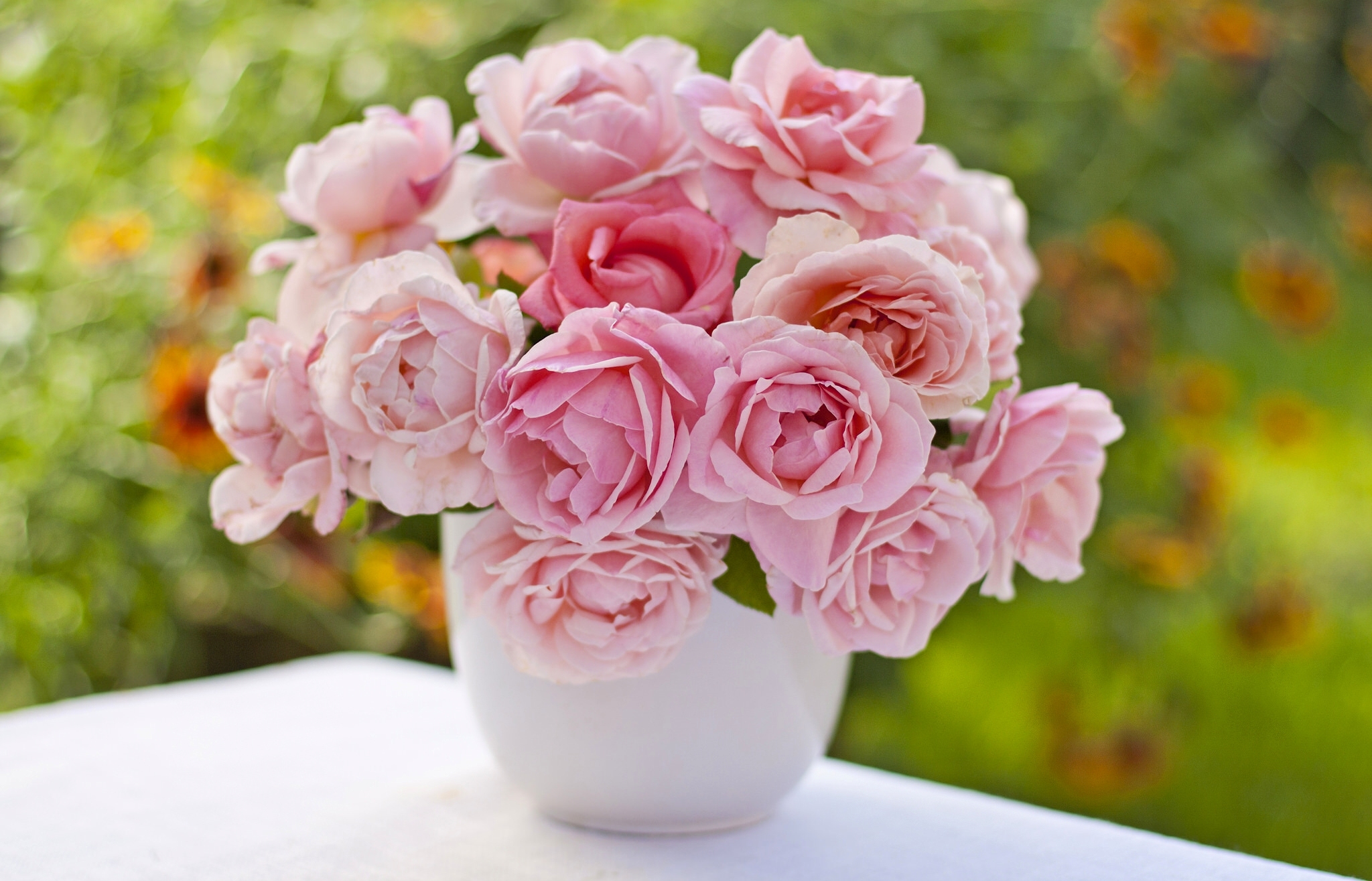 Rose Bouquet Vase 2048x1315